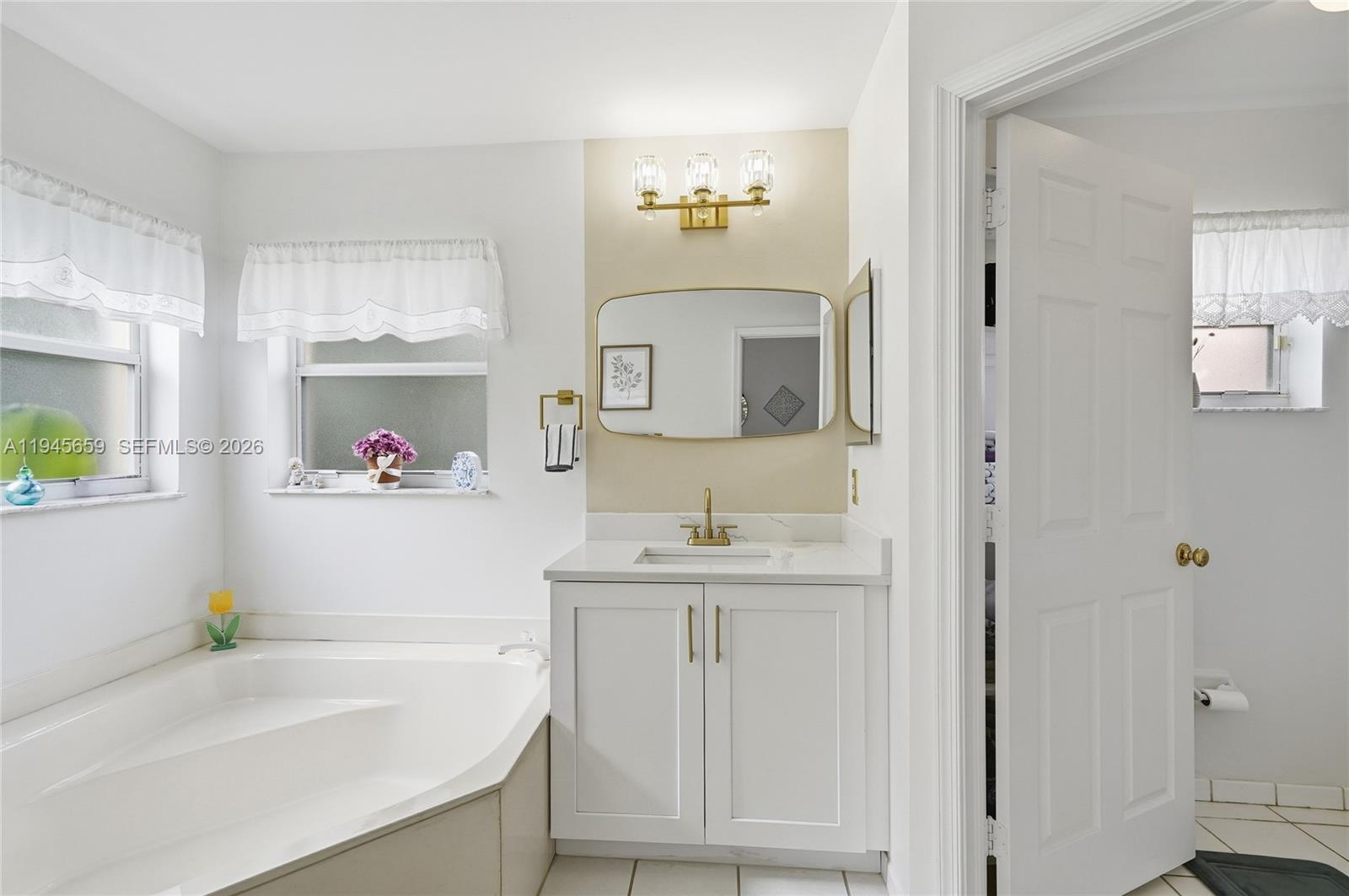 CRYSTAL POINTE - Residential