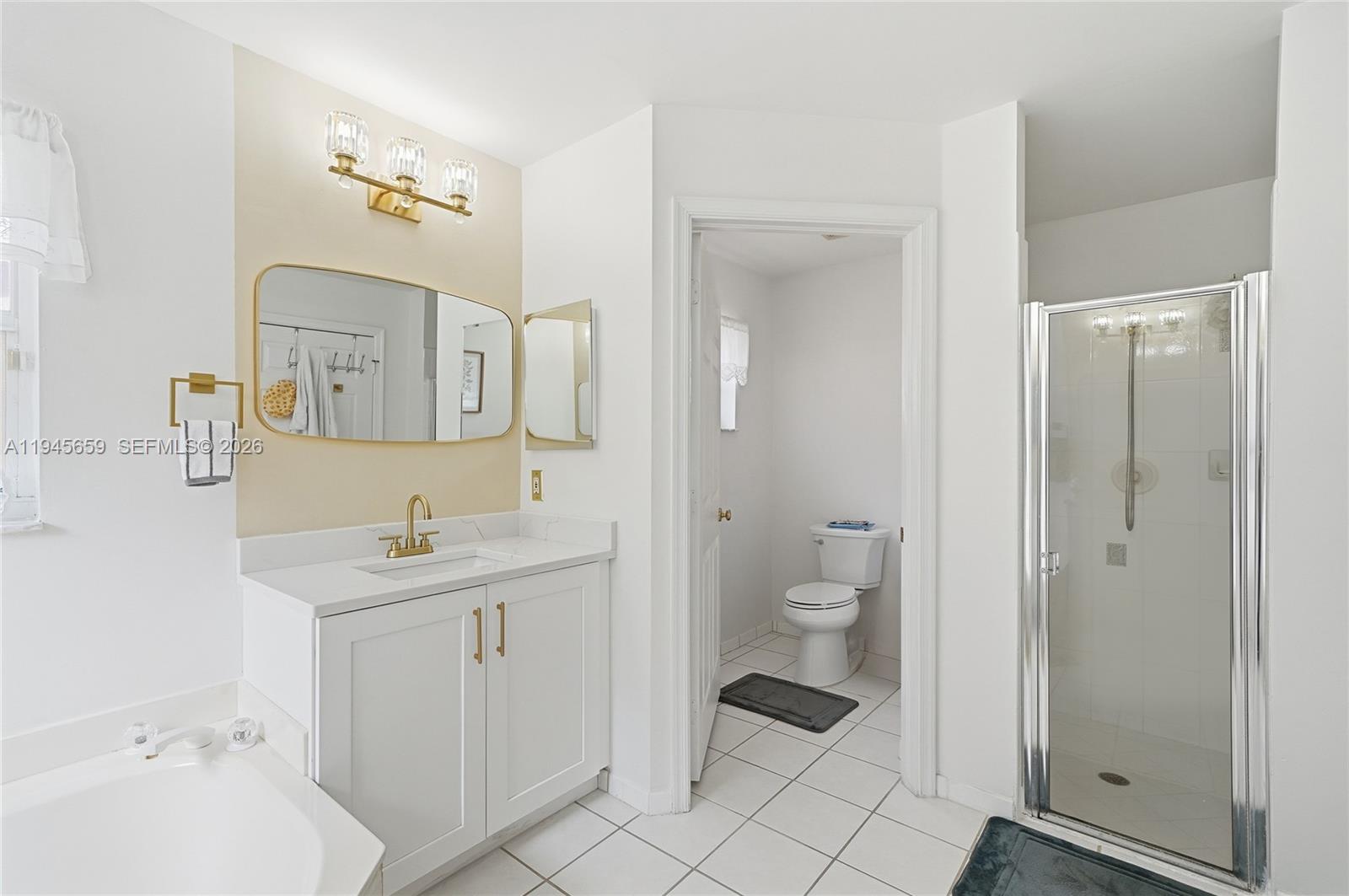 CRYSTAL POINTE - Residential