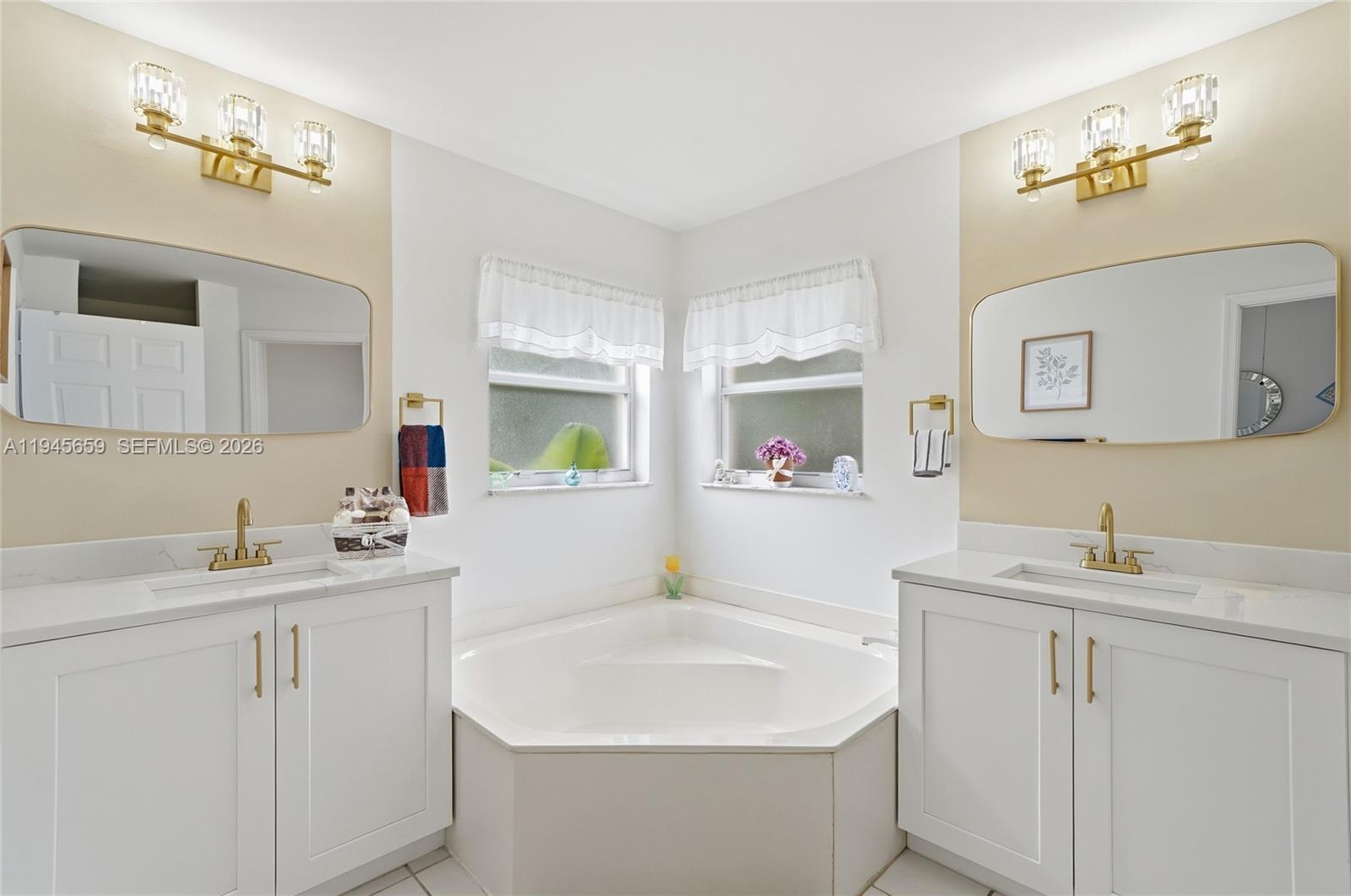 CRYSTAL POINTE - Residential