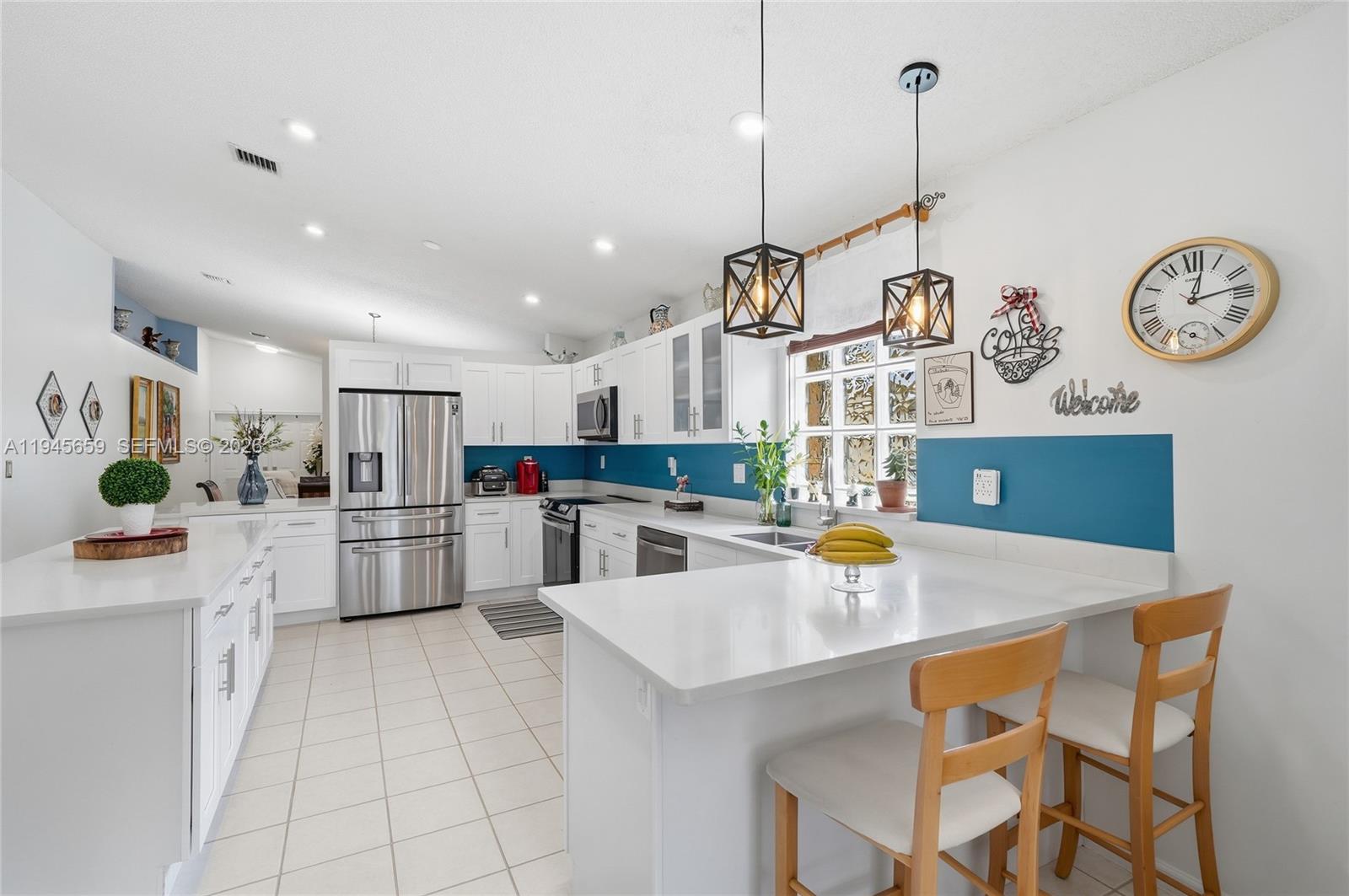 CRYSTAL POINTE - Residential