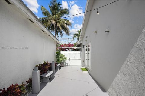 Single Family Residence in Miami FL 19355 123rd Ave Ave 18.jpg