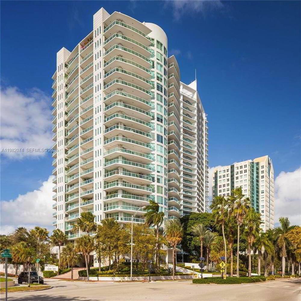 GROVE HILL TOWER CONDO - Residential Lease