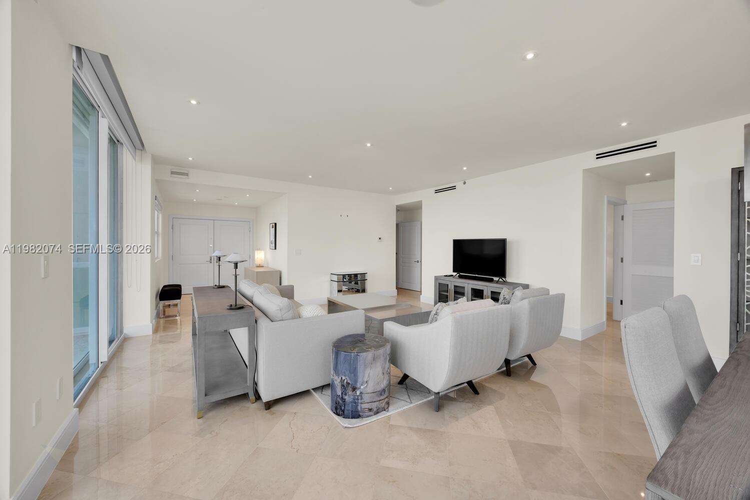 2645 S Bayshore Dr 1802