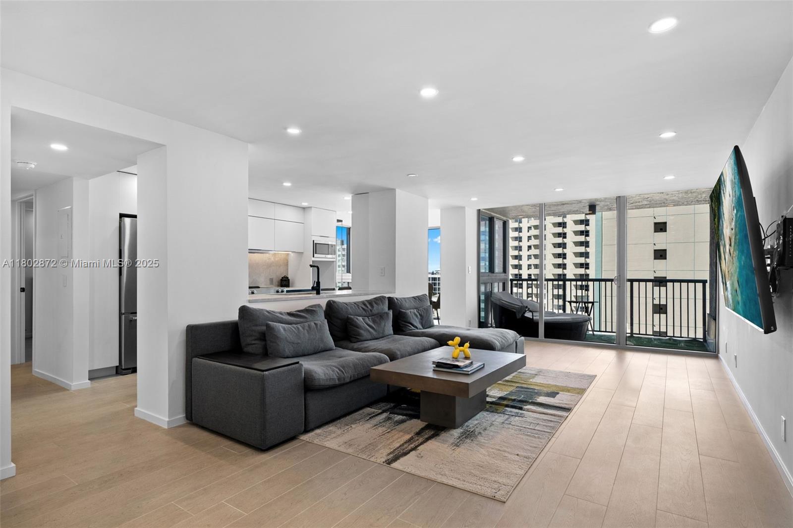 2655 Collins Ave 1009