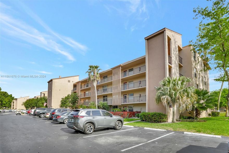 Welcome to your serene oasis! This stunning corner unit condo boasts the perfect blend of comfort and luxury in a 55+ community. With 2 bedrooms, 2 bathrooms, and an expansive balcony offering breathtaking garden and lake views. 

Step inside to discover the allure of stainless steel appliances, granite countertops, sleek laminated floors, modern and beautiful bathrooms and convenient built-in closets, enhancing both style and functionality. Bathed in natural light due to its privilaged corner position with only one neighbor on the side, this sun-soaked sanctuary invites you to unwind in tranquility.

Noteworthy for first-time homebuyers, this property offers a rare opportunity allowing for financing with just a 3% down payment and with only 5% down poayment for other buyers.