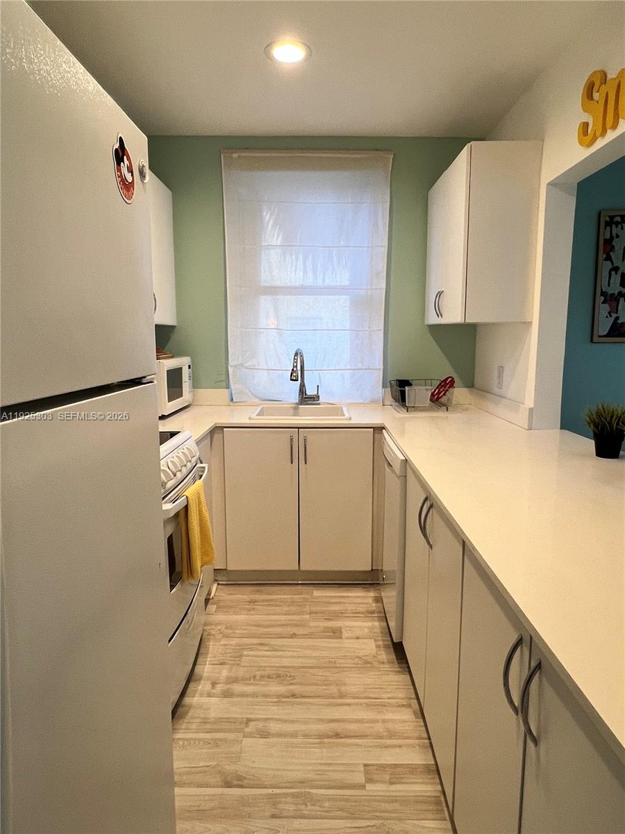 THE LINCOLN CONDO - Residential