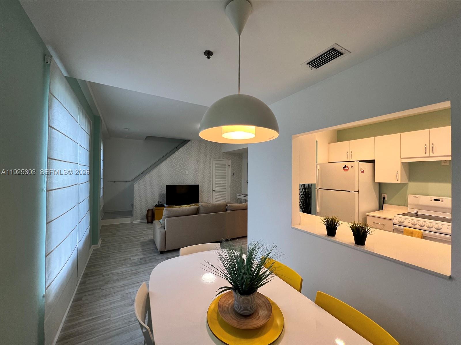 THE LINCOLN CONDO - Residential