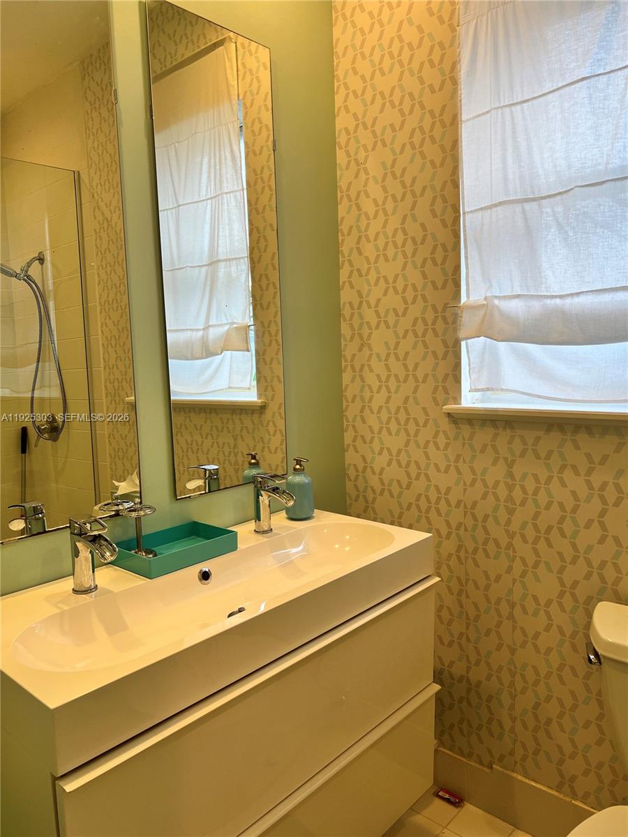 THE LINCOLN CONDO - Residential