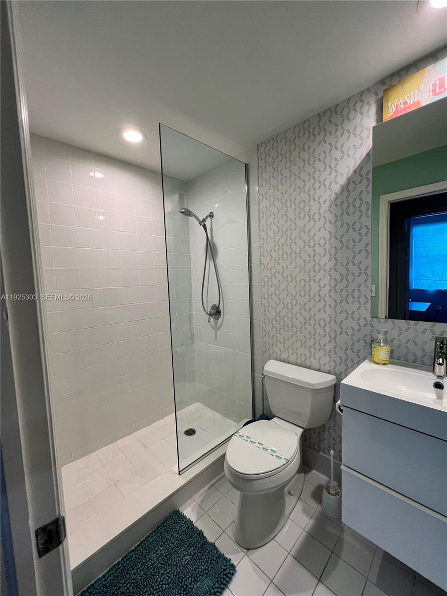 THE LINCOLN CONDO - Residential