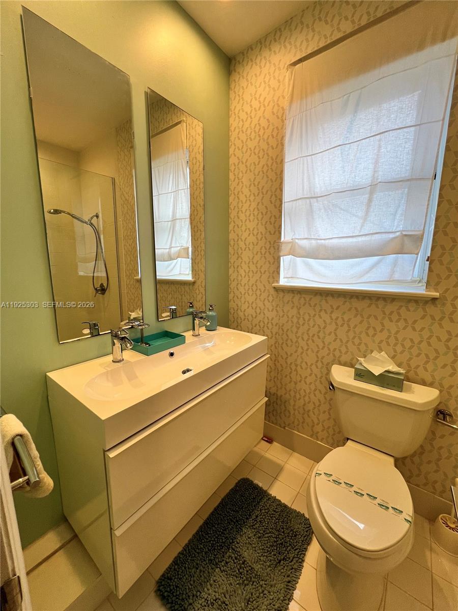 THE LINCOLN CONDO - Residential