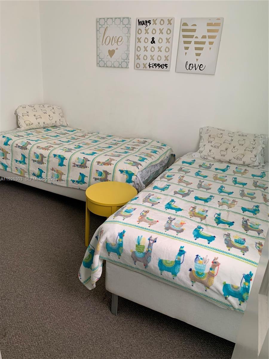 THE LINCOLN CONDO - Residential