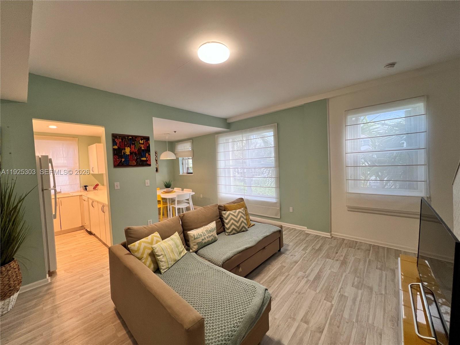 THE LINCOLN CONDO - Residential