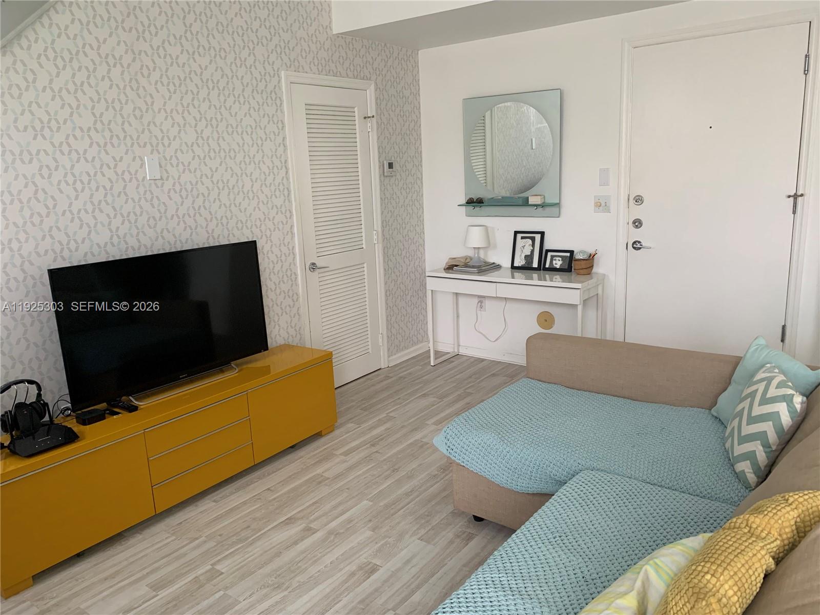 THE LINCOLN CONDO - Residential