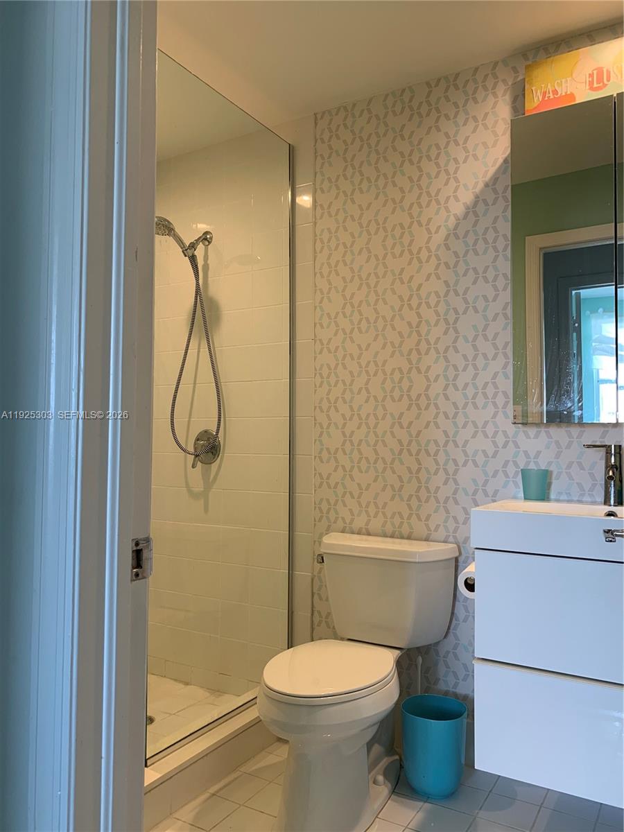 THE LINCOLN CONDO - Residential