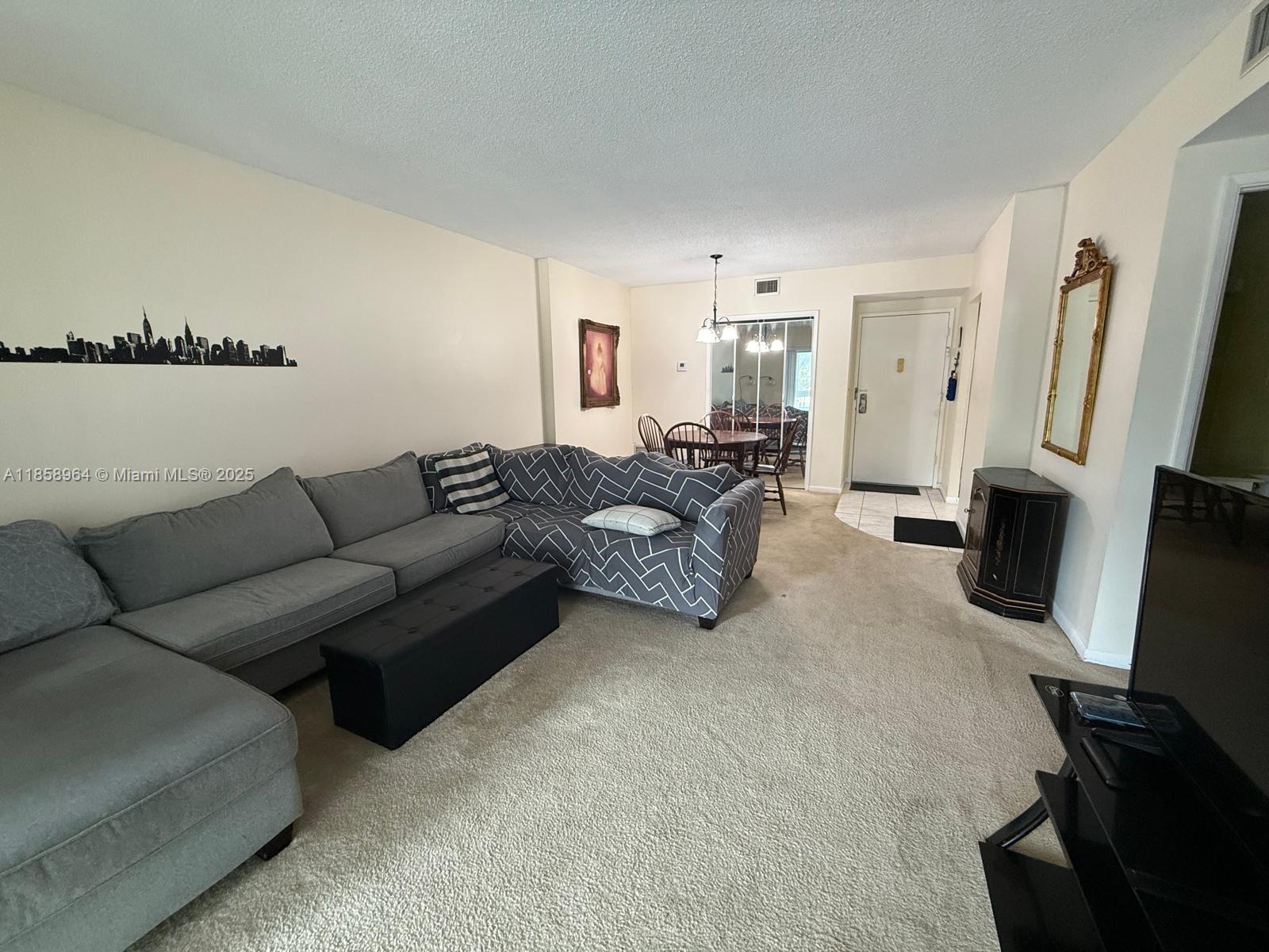 4200 Hillcrest Dr 206
