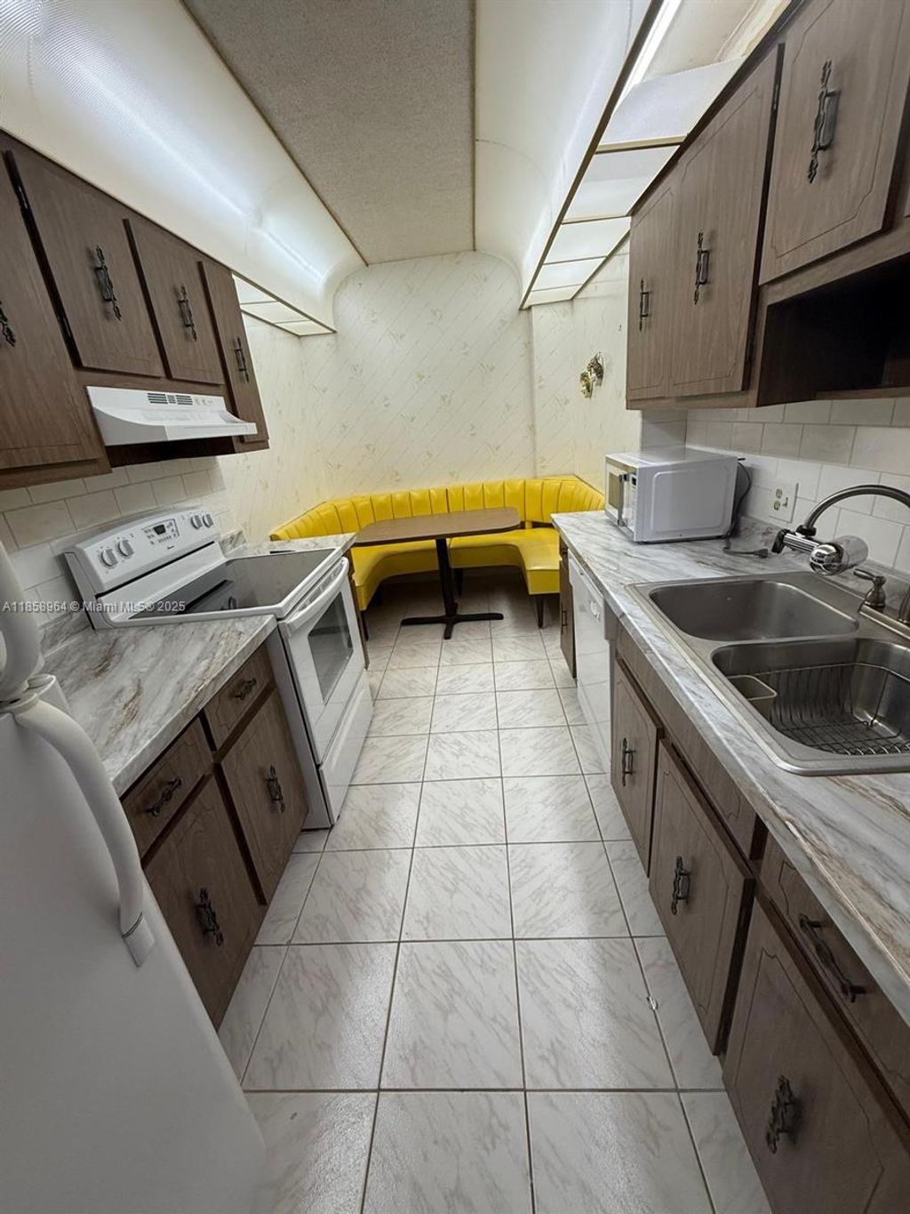 Photo of 4200 Hillcrest Dr #206, Hollywood, FL 33021 (MLS # A11858964)