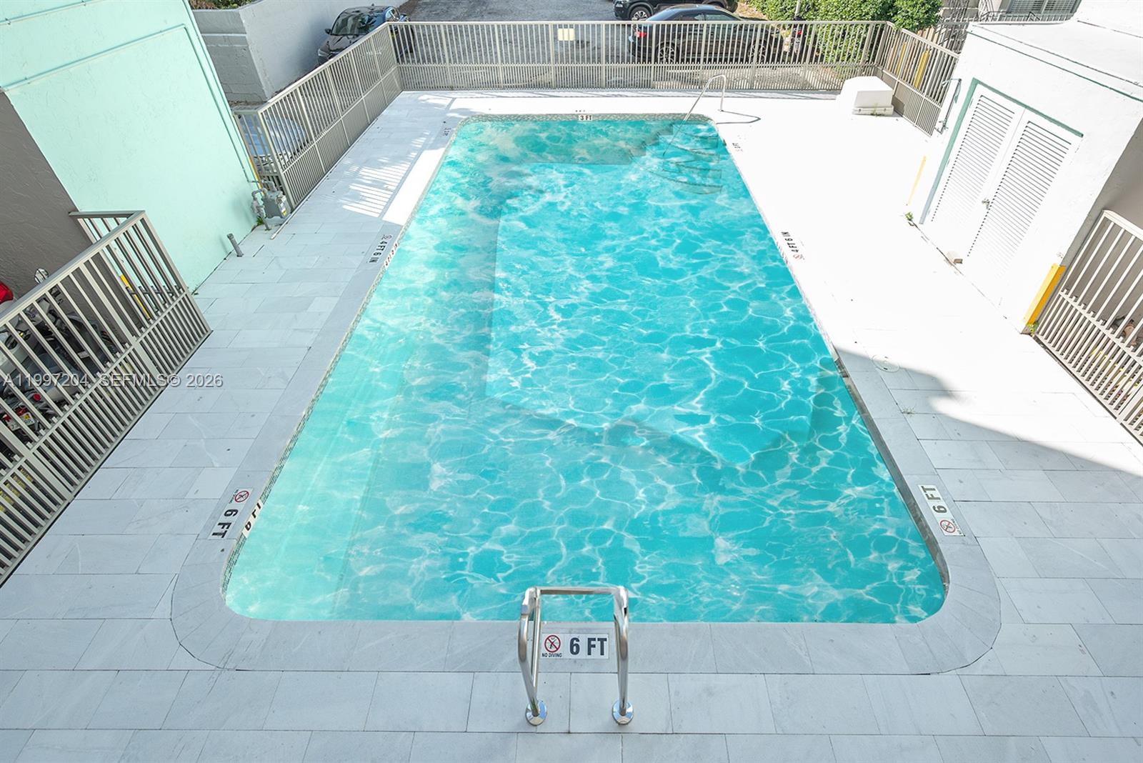 CARLYLE PLAZA CONDO - Residential