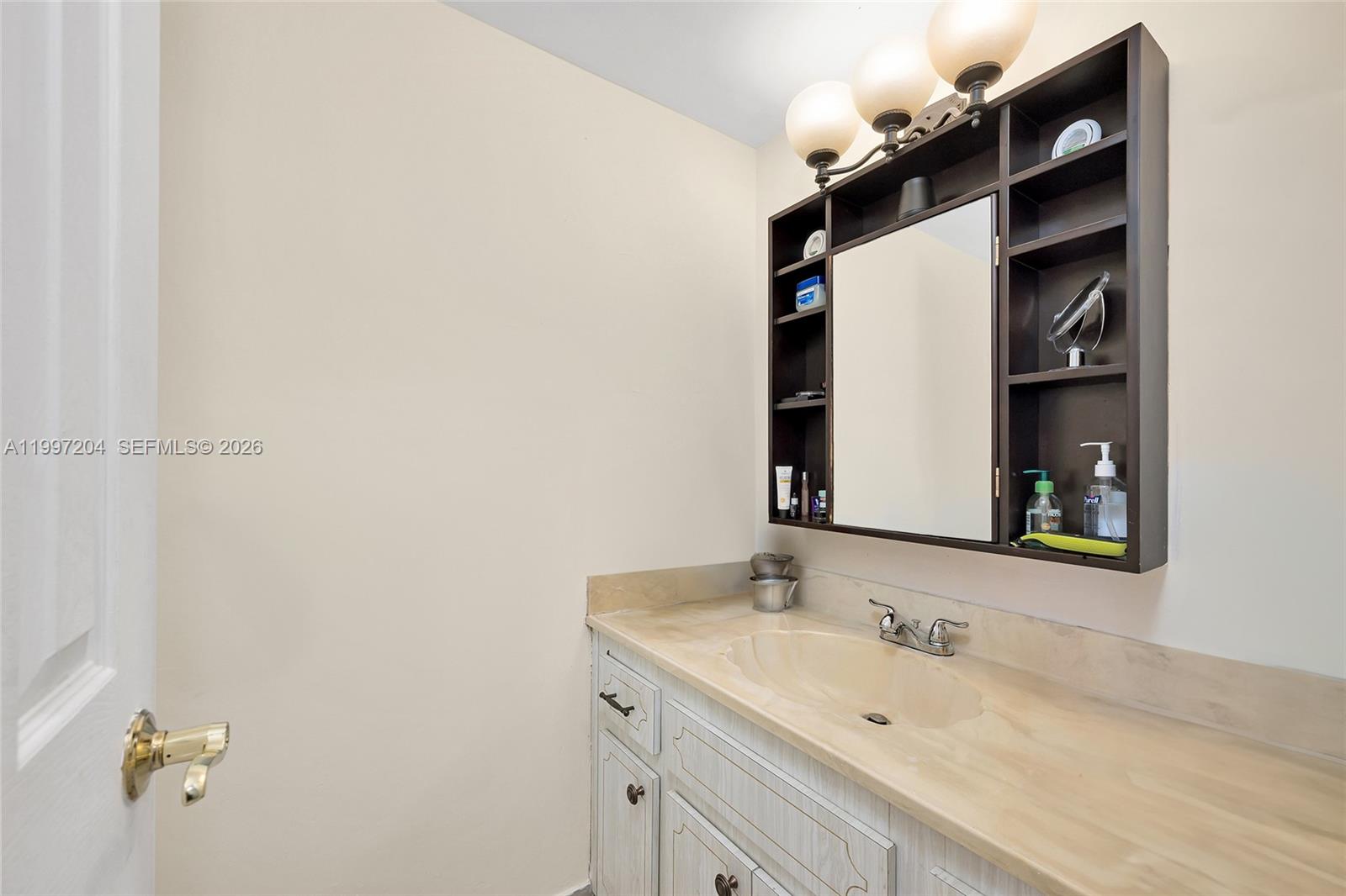 CARLYLE PLAZA CONDO - Residential