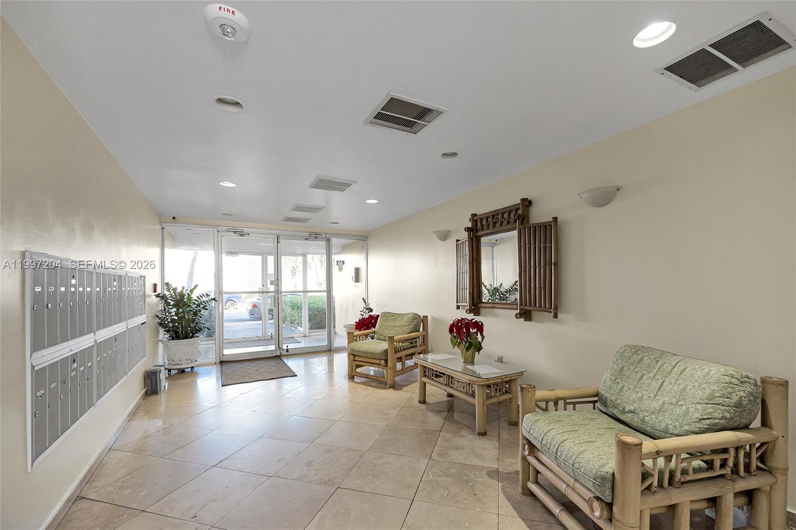 CARLYLE PLAZA CONDO - Residential