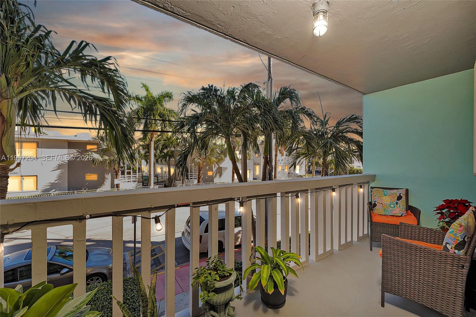 CARLYLE PLAZA CONDO - Residential