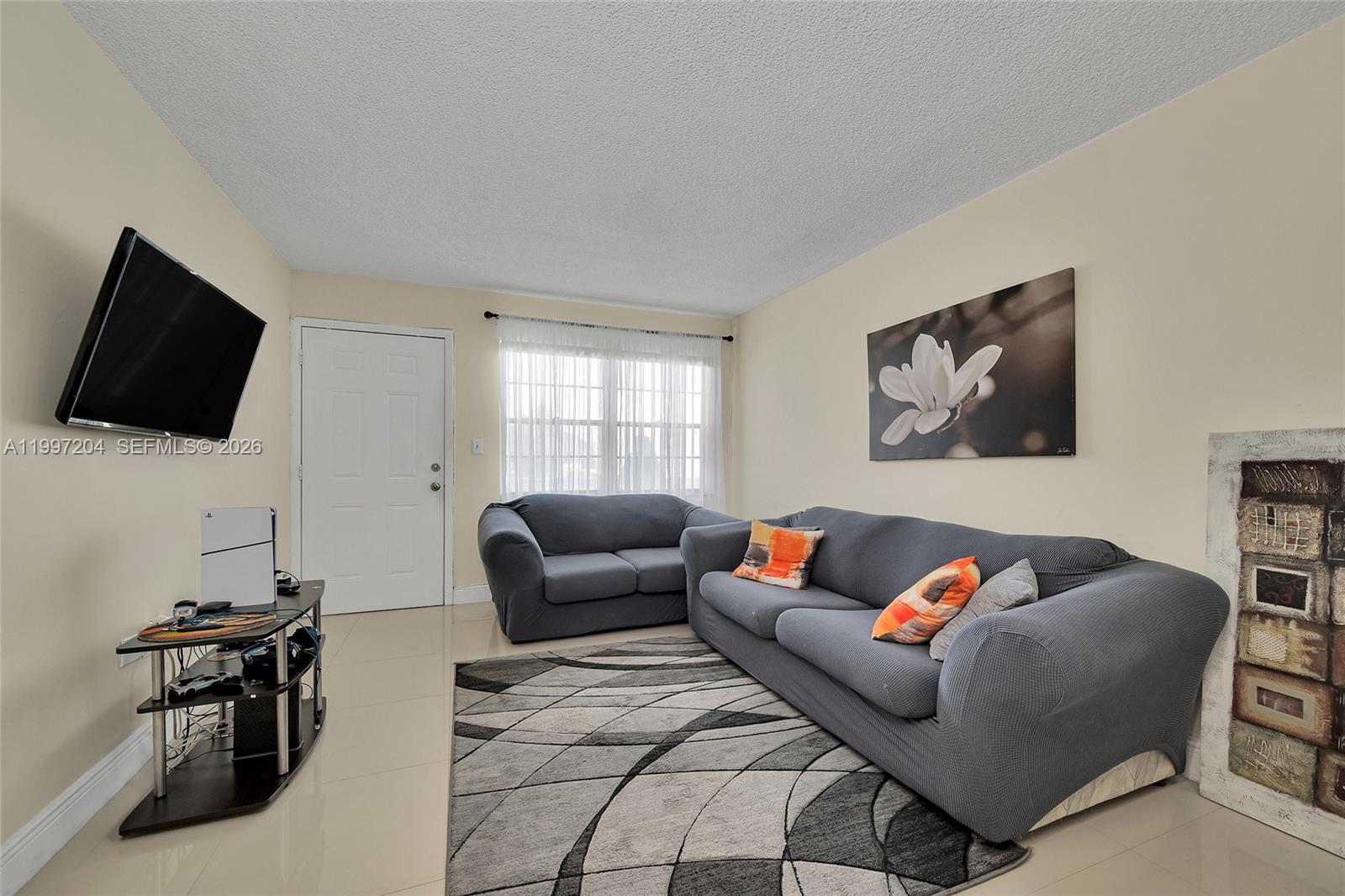 CARLYLE PLAZA CONDO - Residential