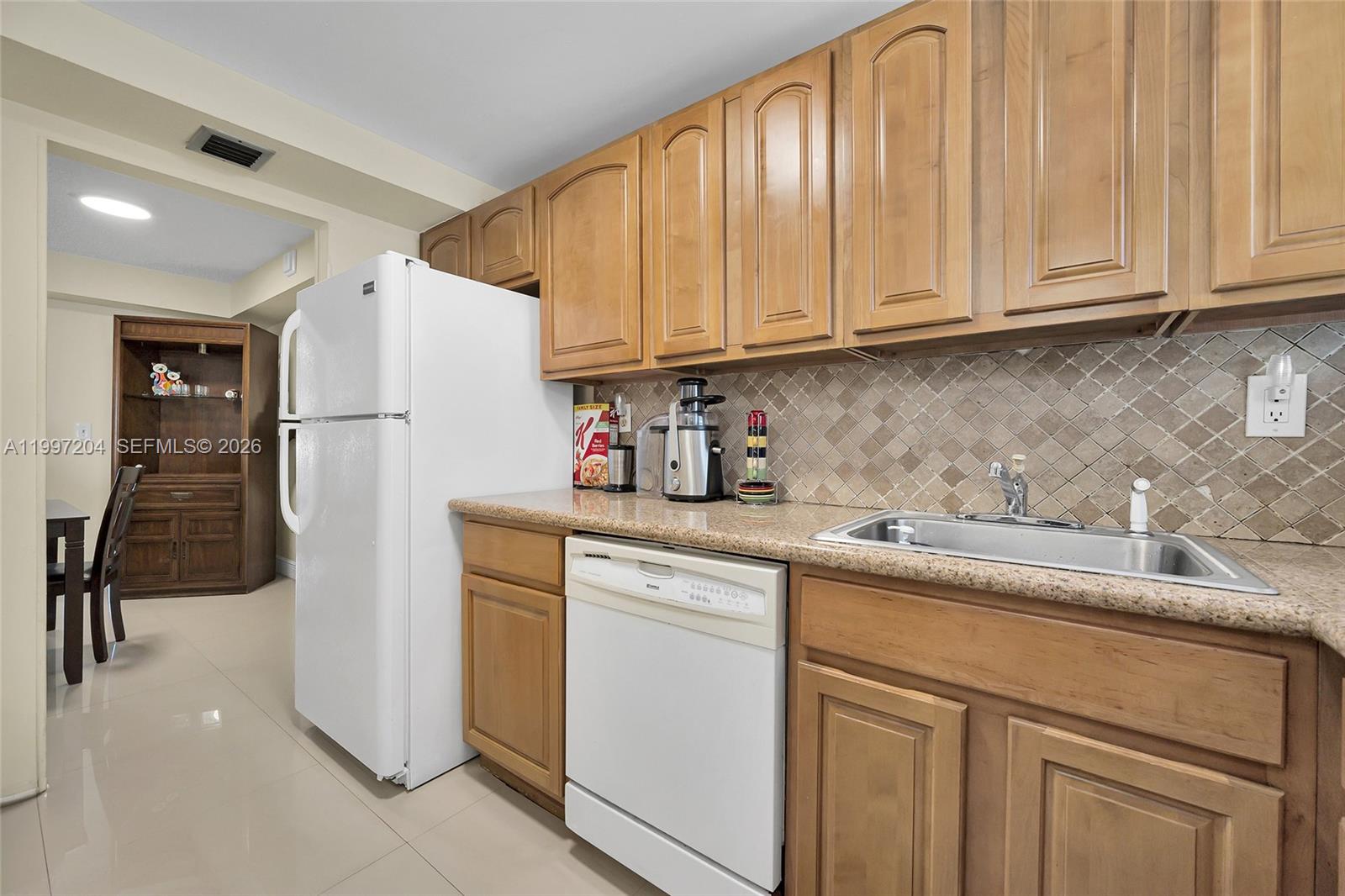 CARLYLE PLAZA CONDO - Residential