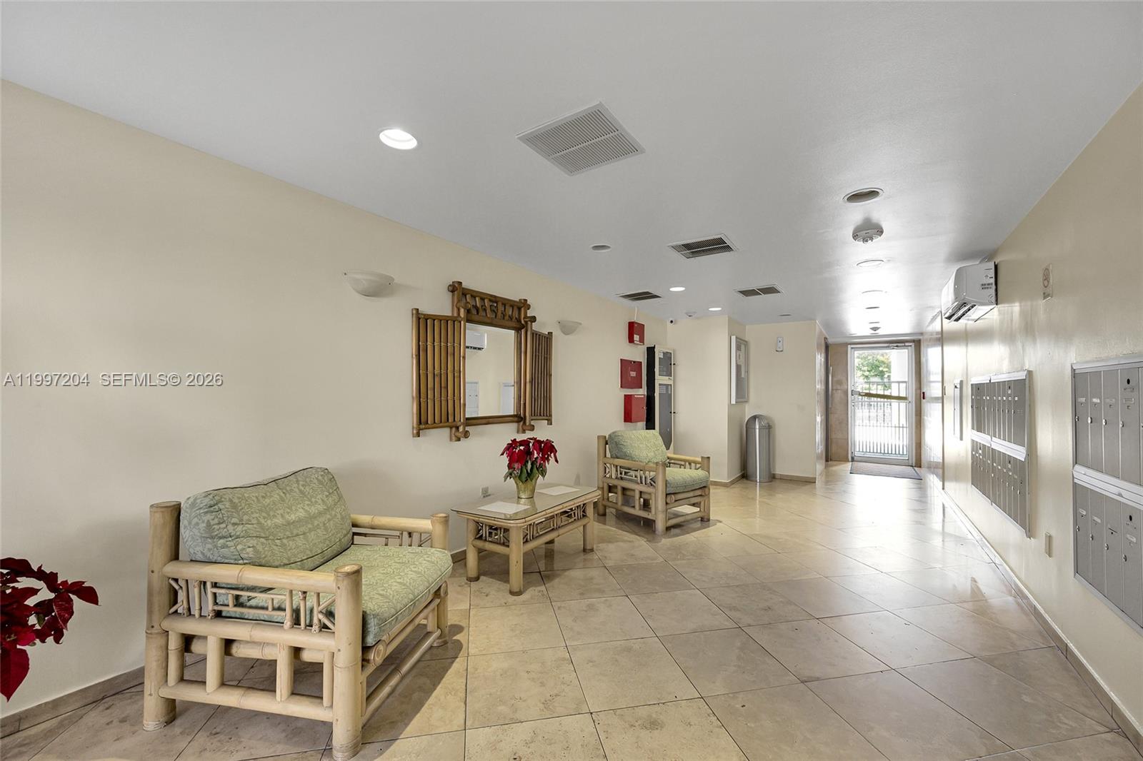 CARLYLE PLAZA CONDO - Residential