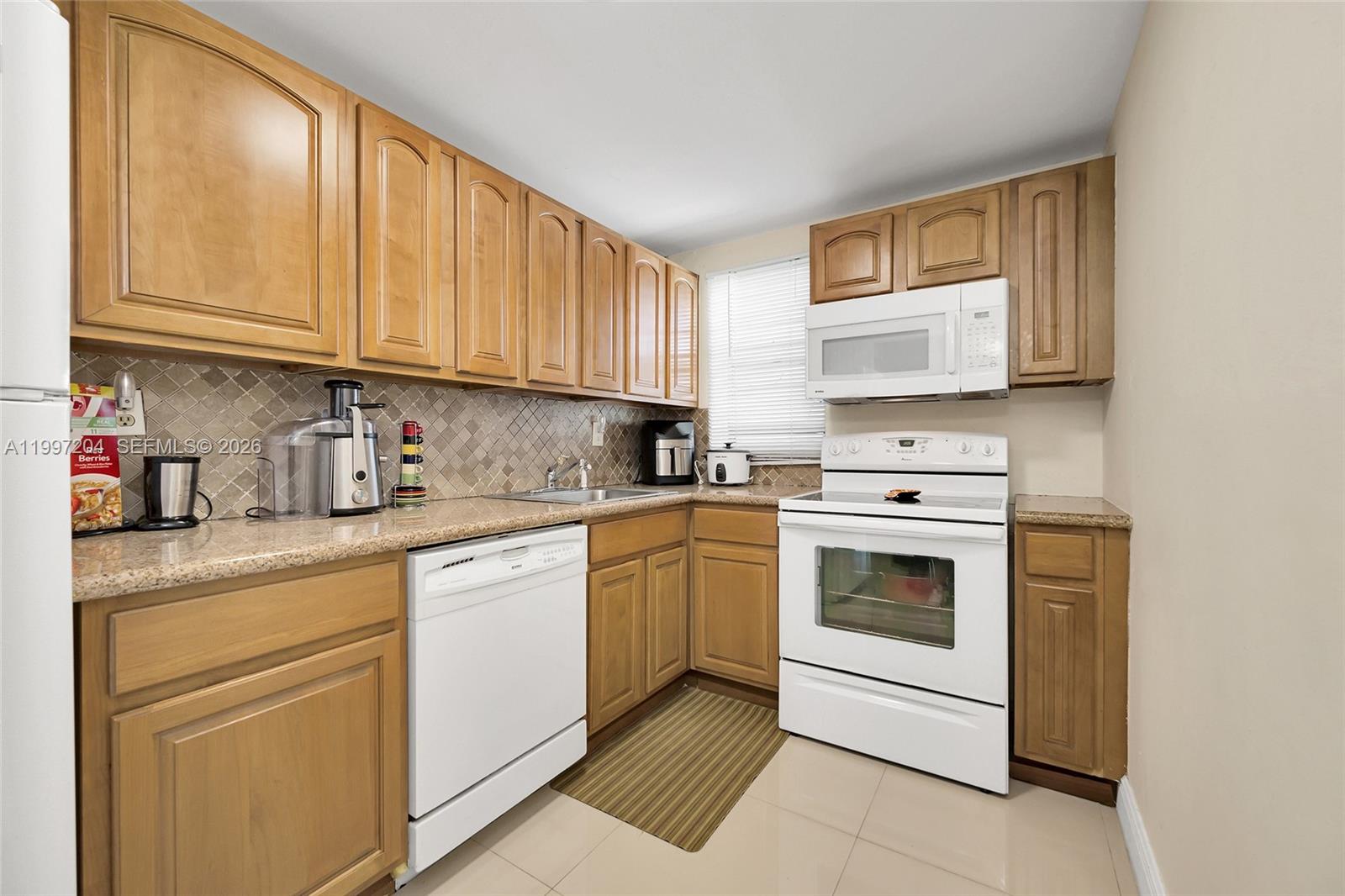 CARLYLE PLAZA CONDO - Residential