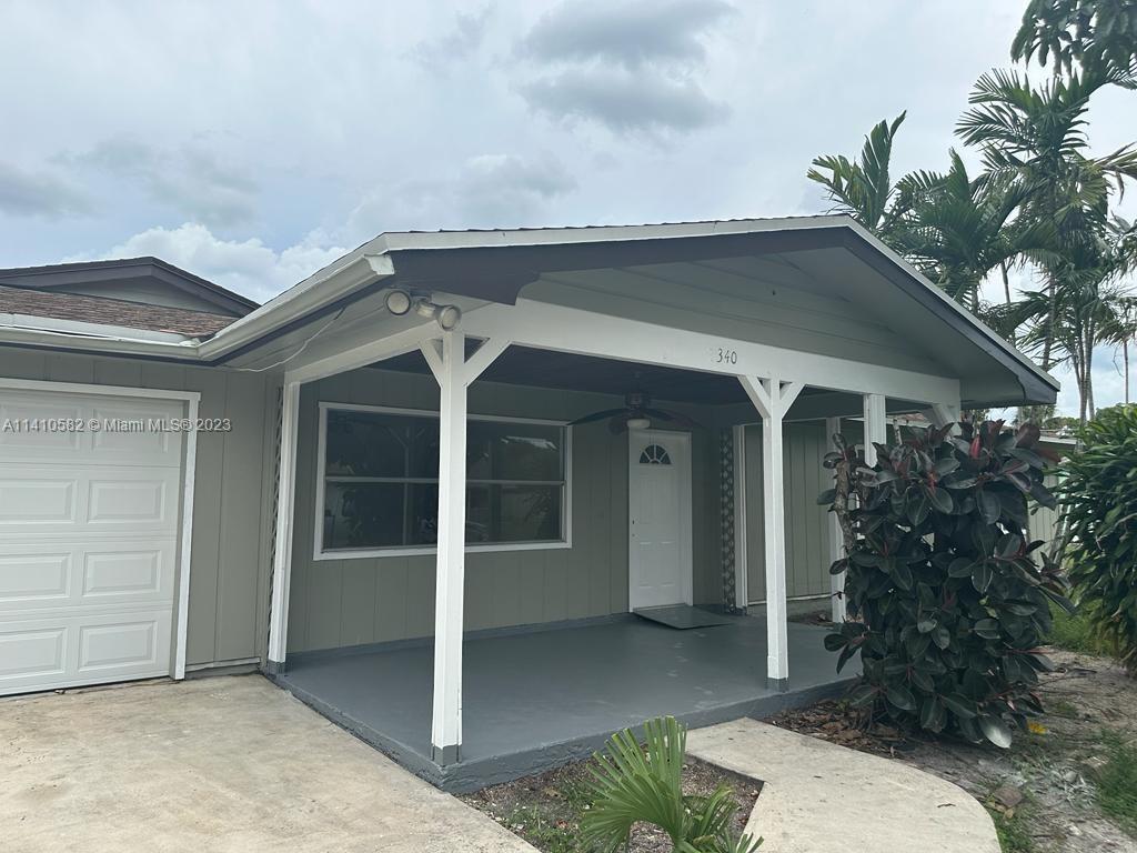 This spacious single-family residence features 4 bedrooms, an office, and 3 baths, including an in-law suite or efficiency. Conveniently located near the highway, it's the perfect choice for big families seeking both comfort and accessibility. Move-in-ready and waiting for you to call it home!