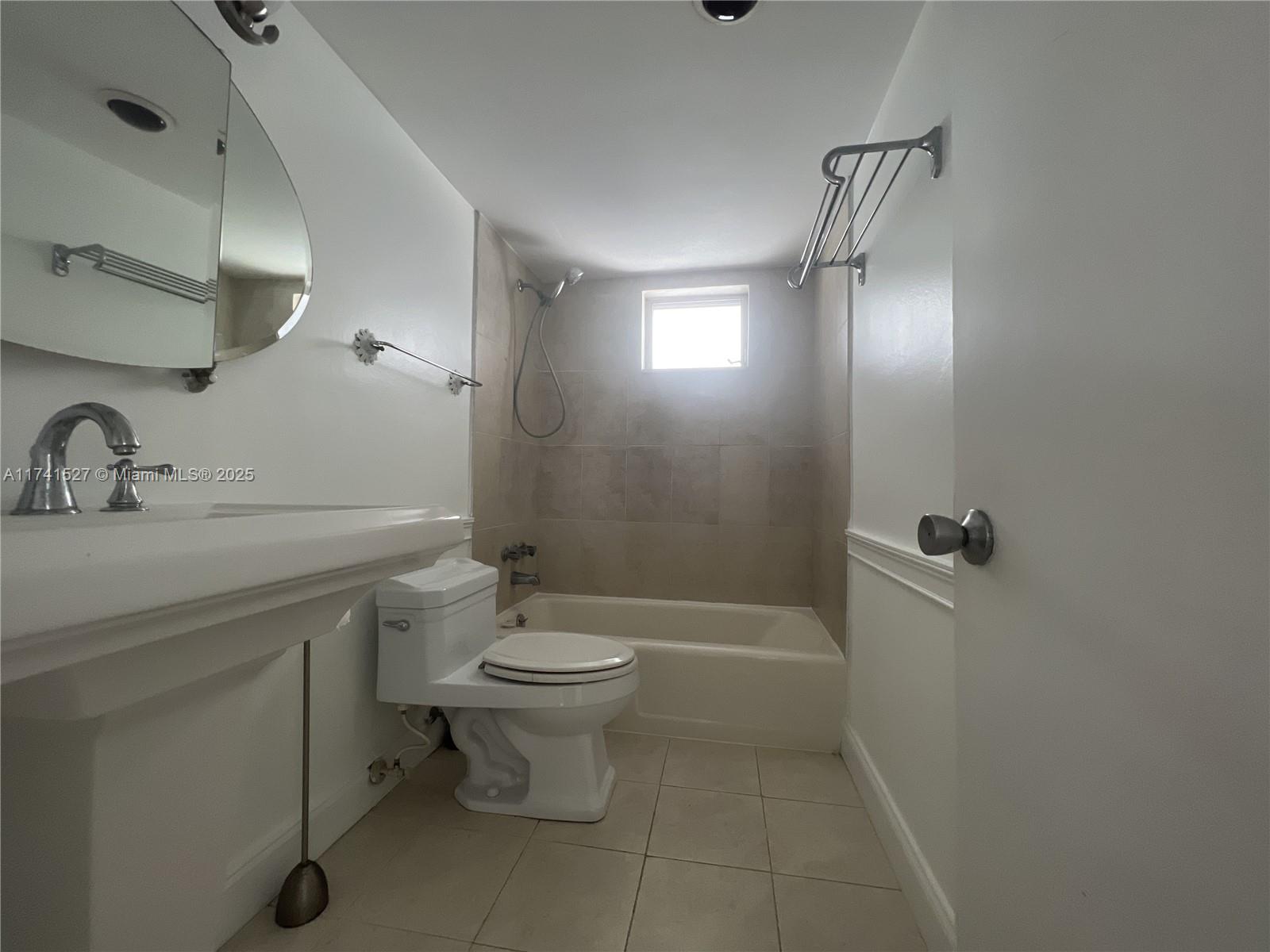 EDEN ISLES CONDO NO 5 - Residential