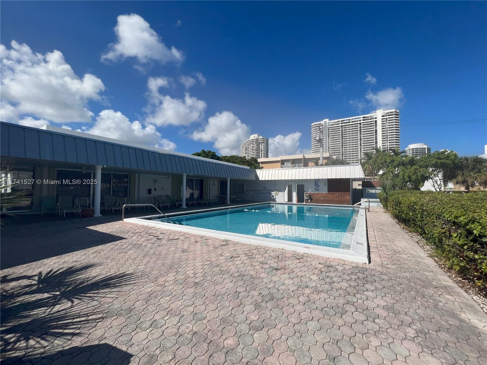 EDEN ISLES CONDO NO 5 - Residential