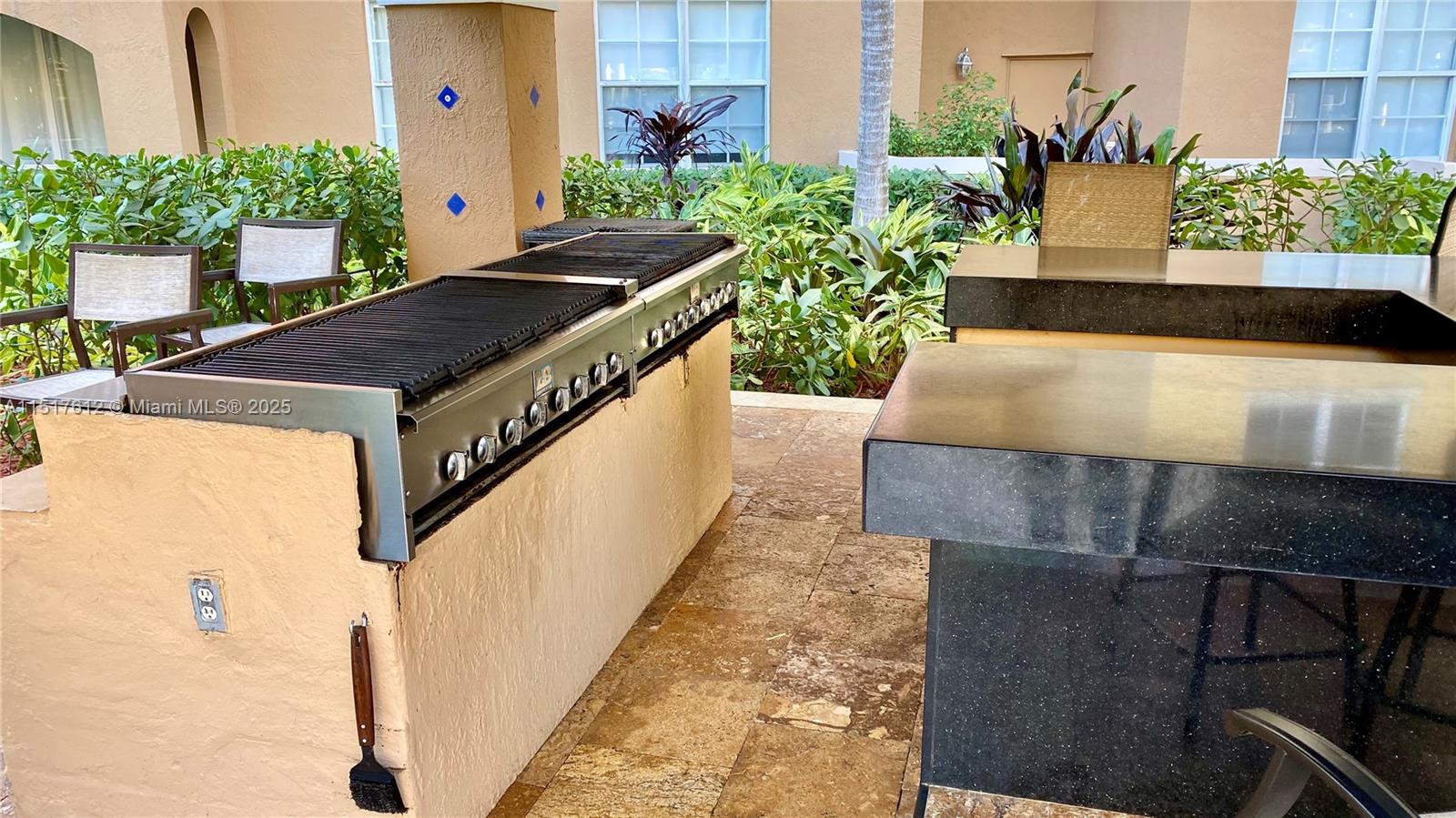 THE YACHT CLUB AT AVENTURA - Residential