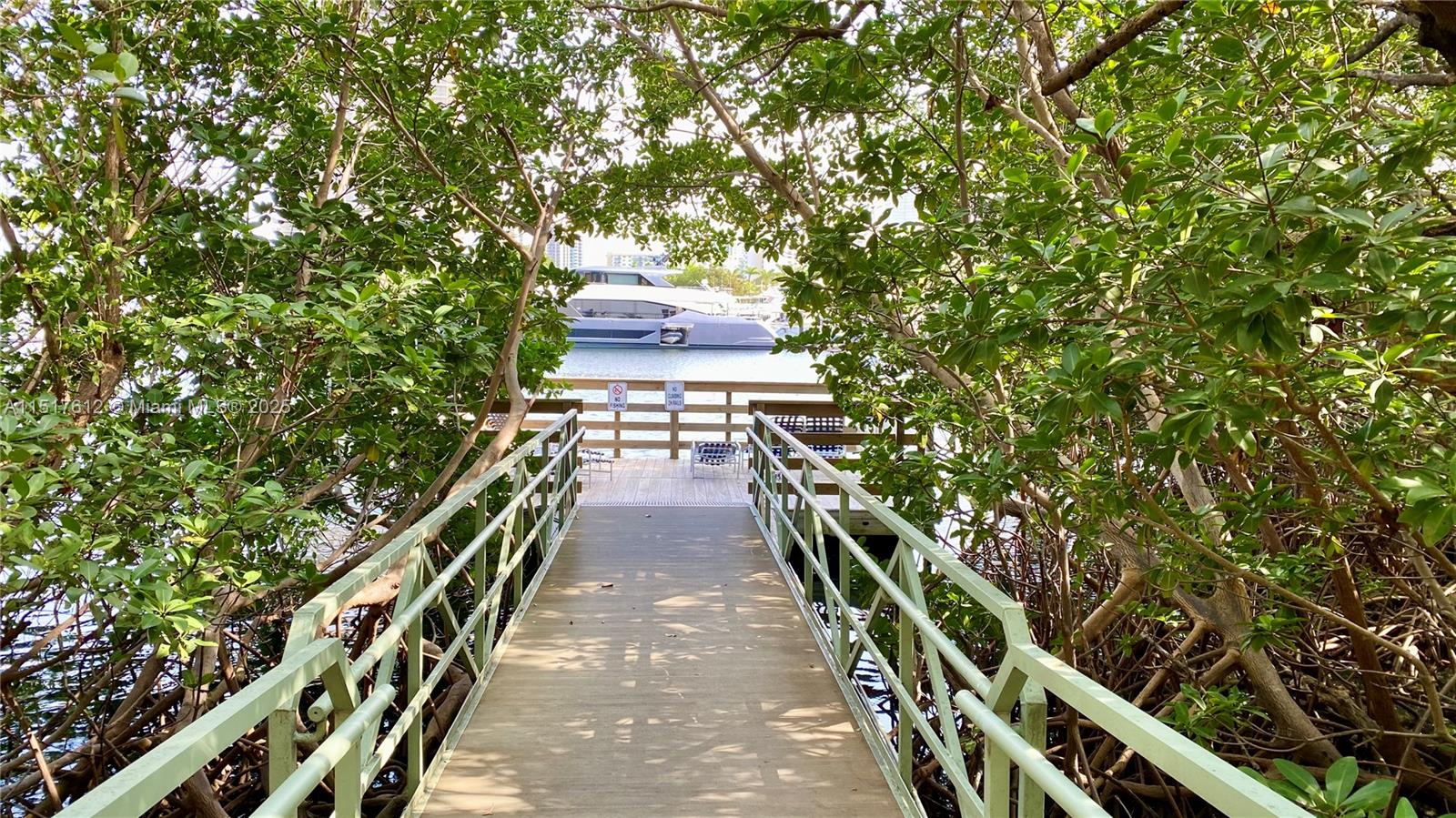 THE YACHT CLUB AT AVENTURA - Residential