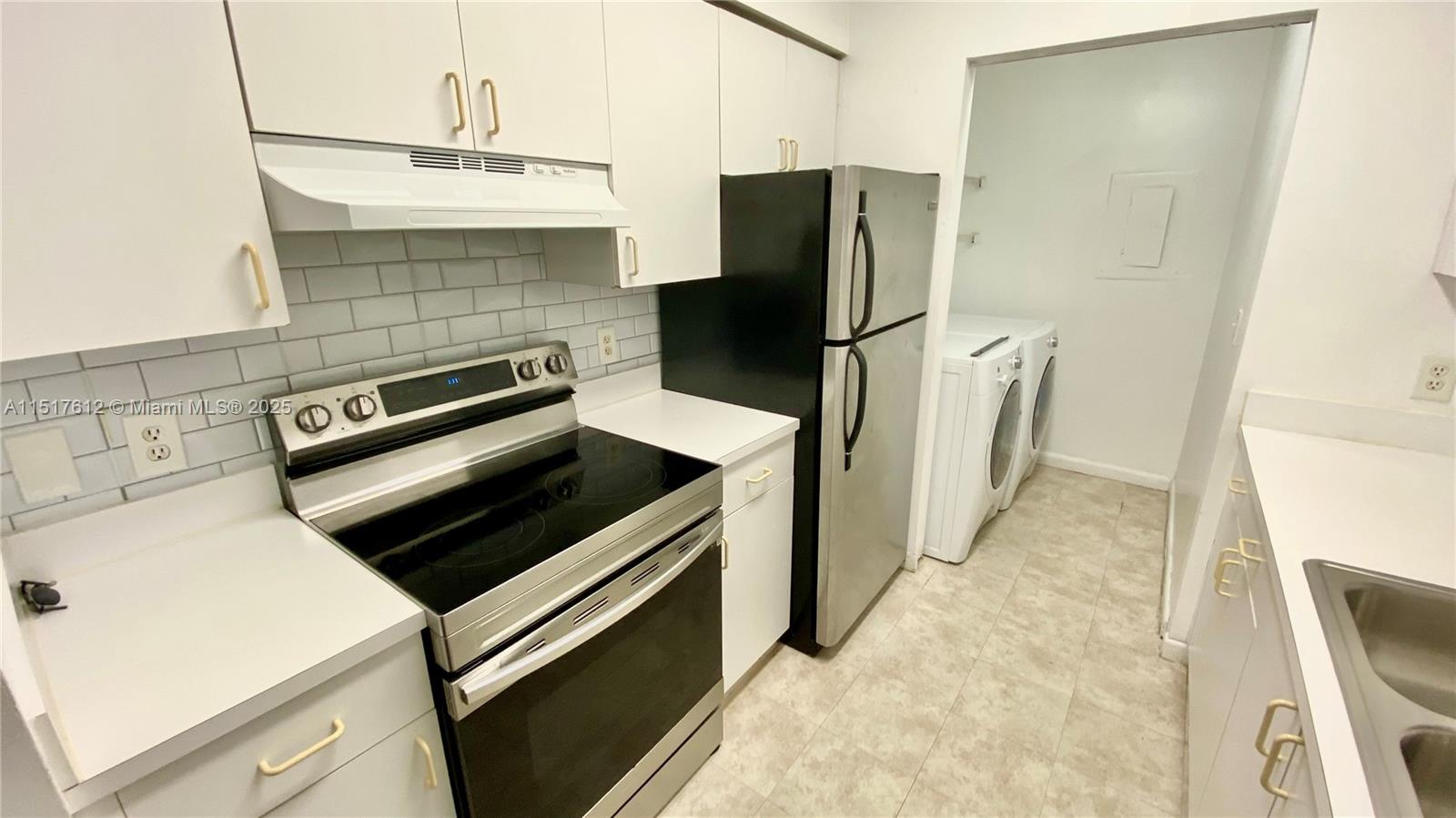 THE YACHT CLUB AT AVENTURA - Residential