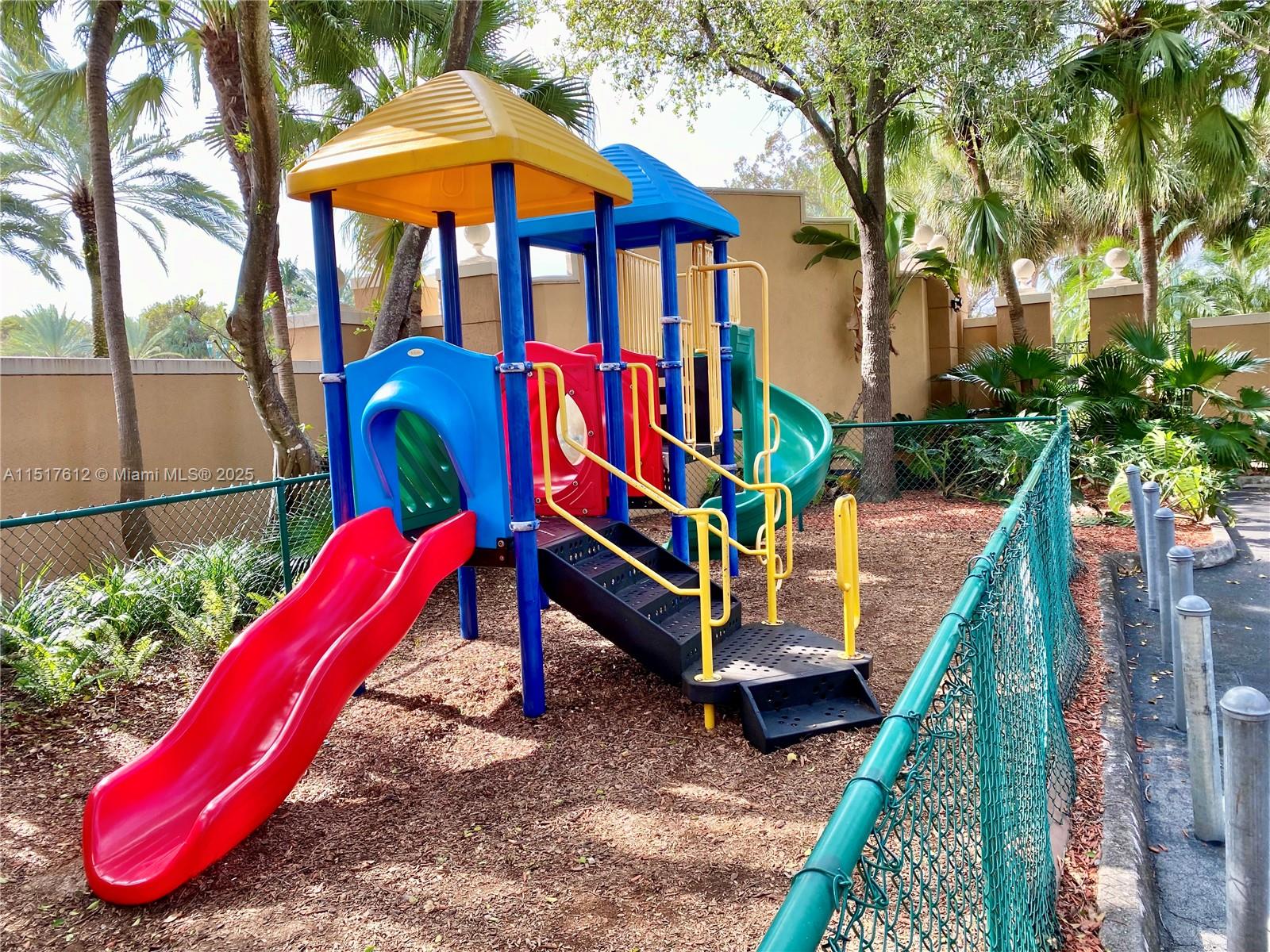 THE YACHT CLUB AT AVENTURA - Residential