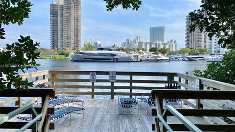 19901 E Country Club Dr 2103 Aventura FL 33180