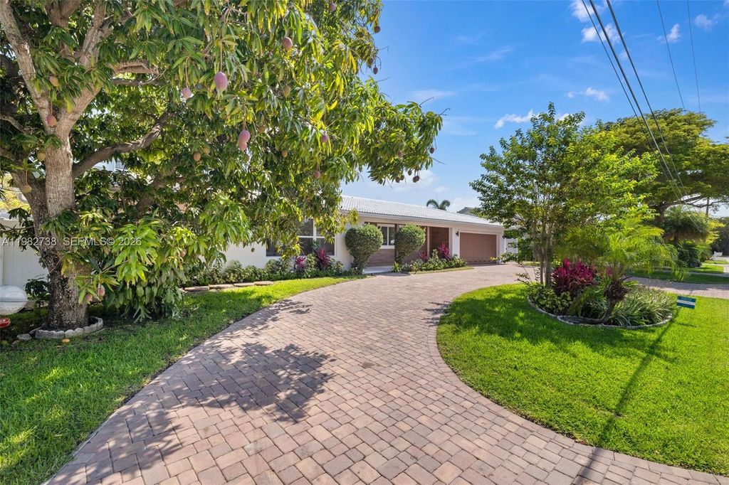 Photo of 2816 NE 35th St, Fort Lauderdale, FL 33306 (MLS # A11982738)