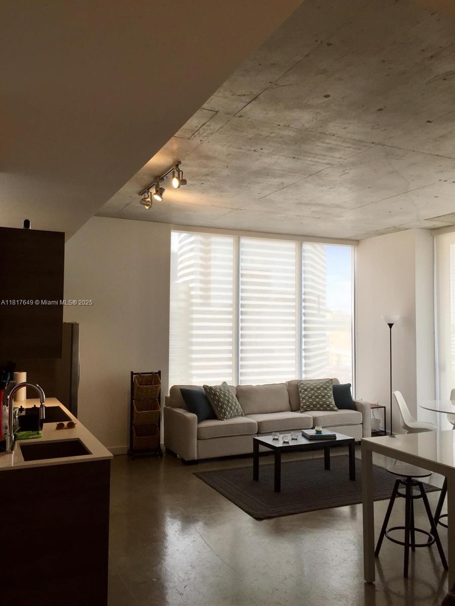 CENTRO CONDO - Residential Lease
