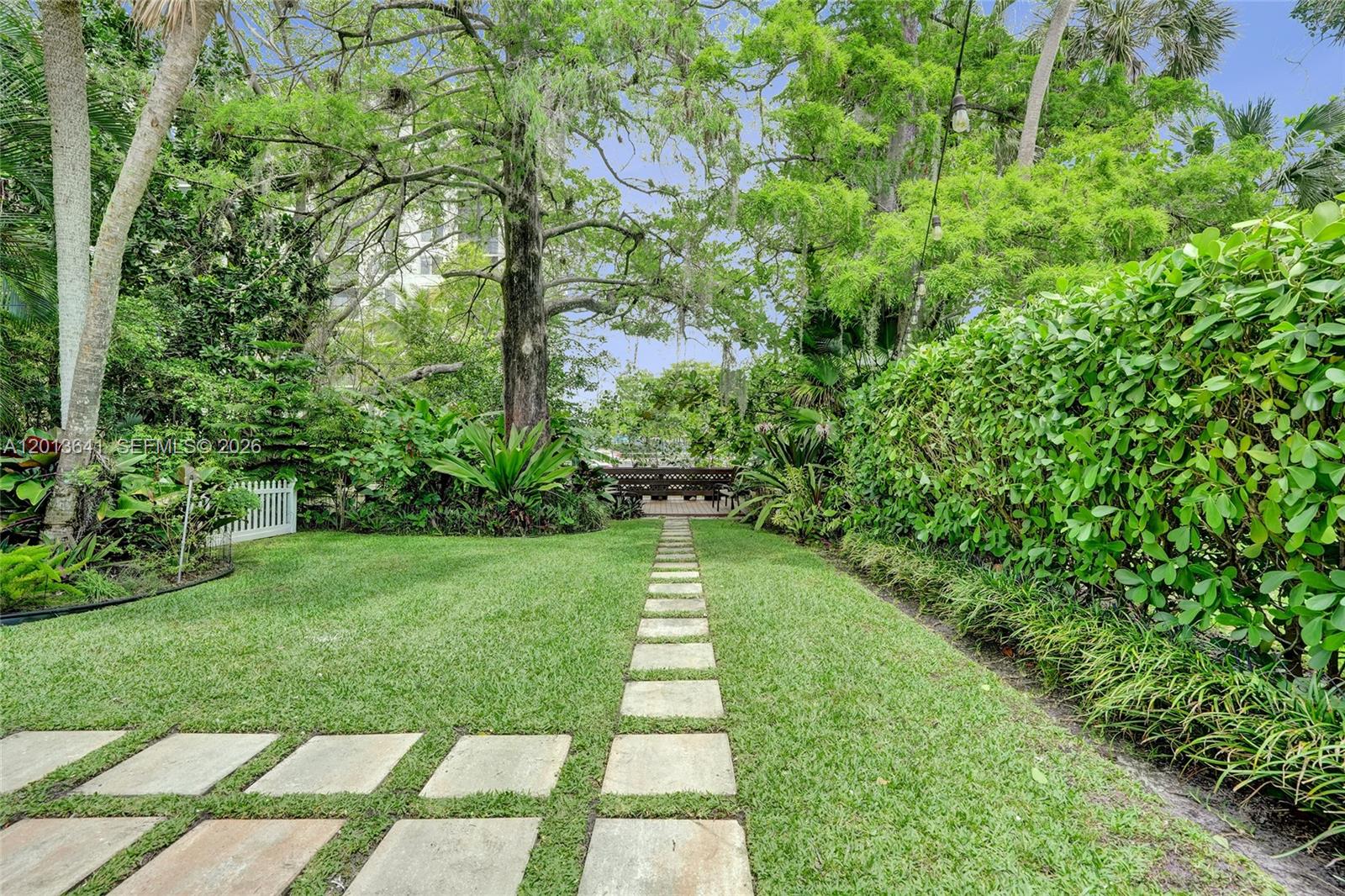 TROPICAL GARDENS AMEN PLA - Residential Lease