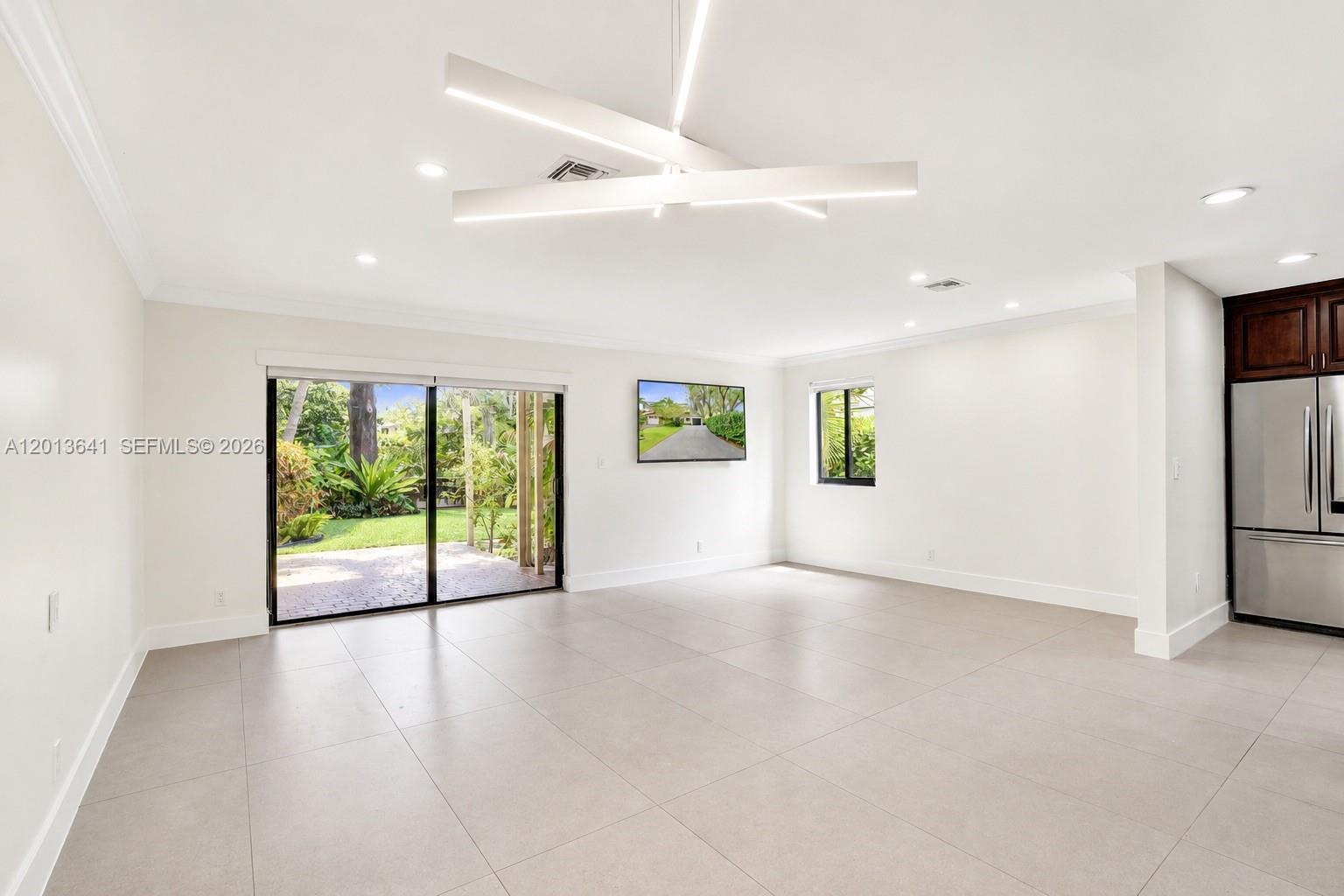TROPICAL GARDENS AMEN PLA - Residential Lease