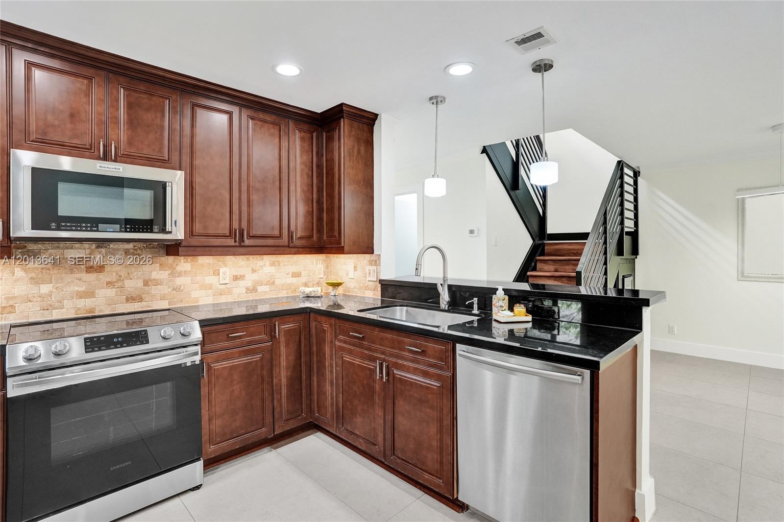 TROPICAL GARDENS AMEN PLA - Residential Lease