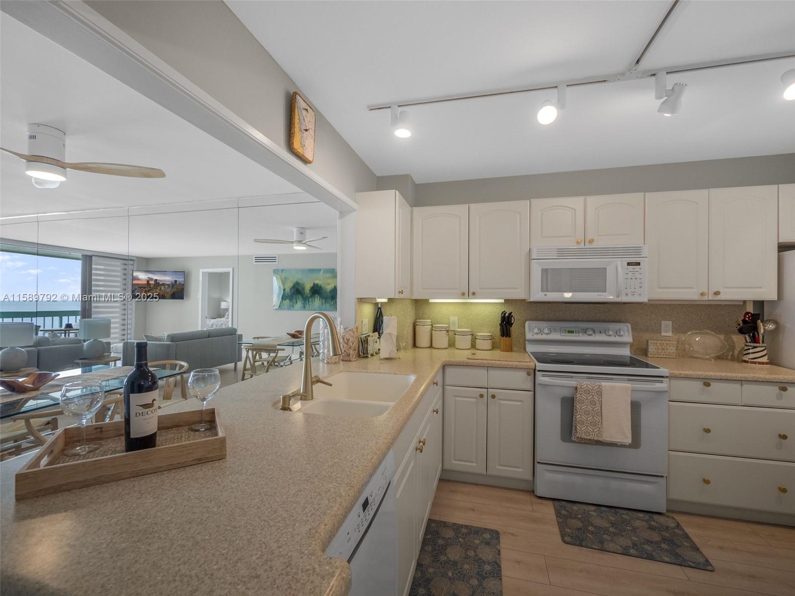 9940 S Ocean Dr 508