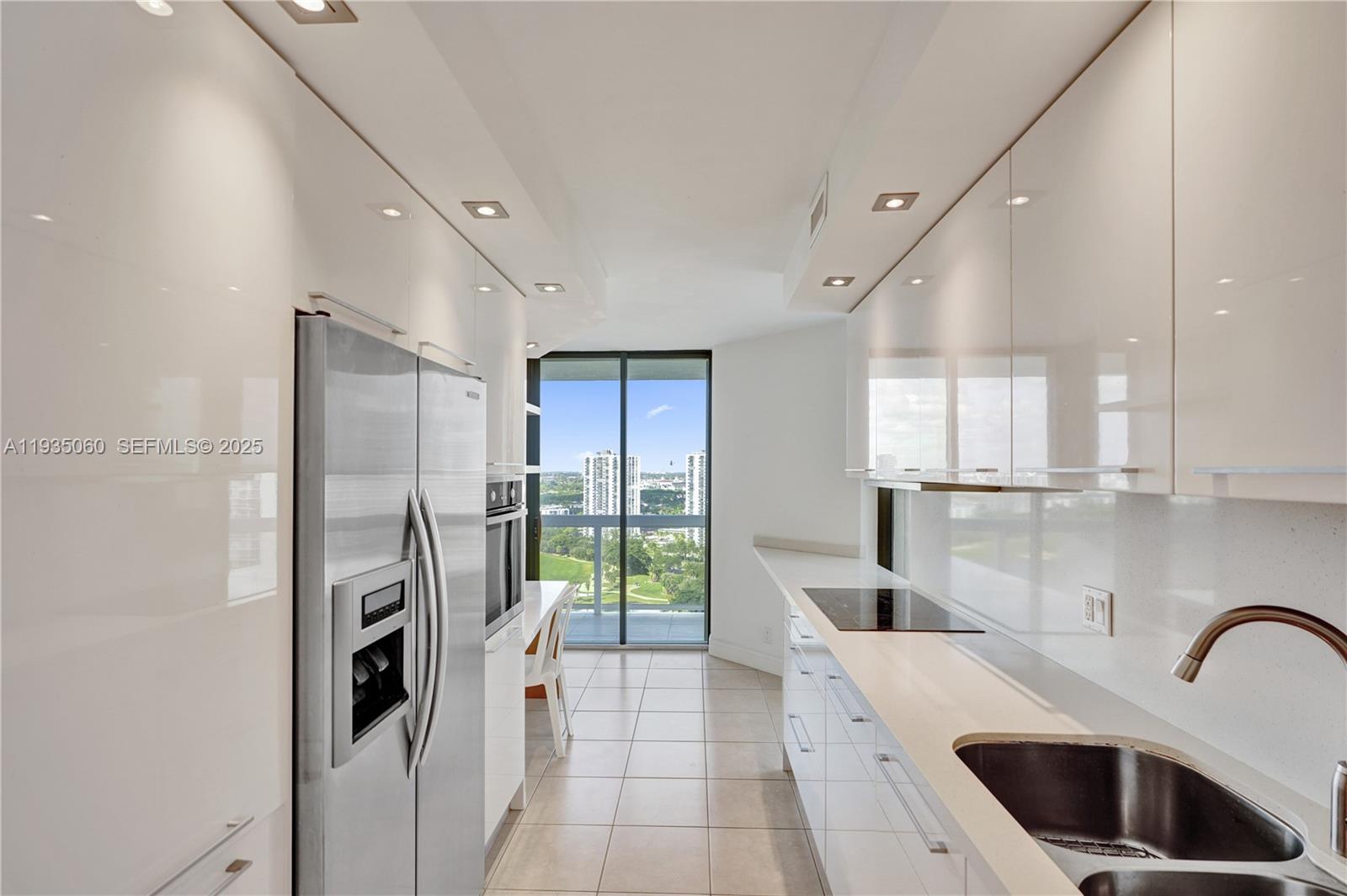 20185 E Country Club Dr 2209