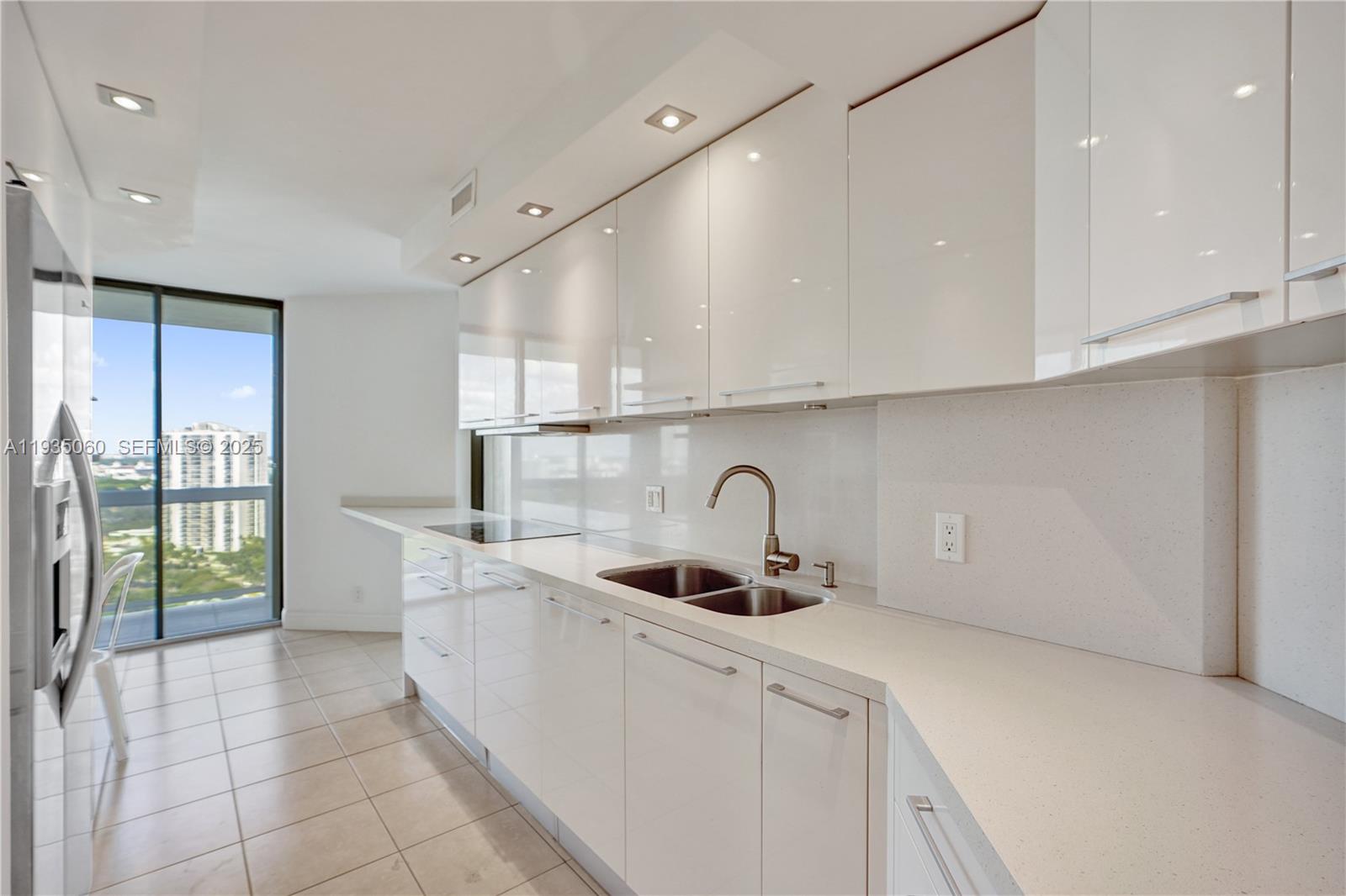 20185 E Country Club Dr 2209