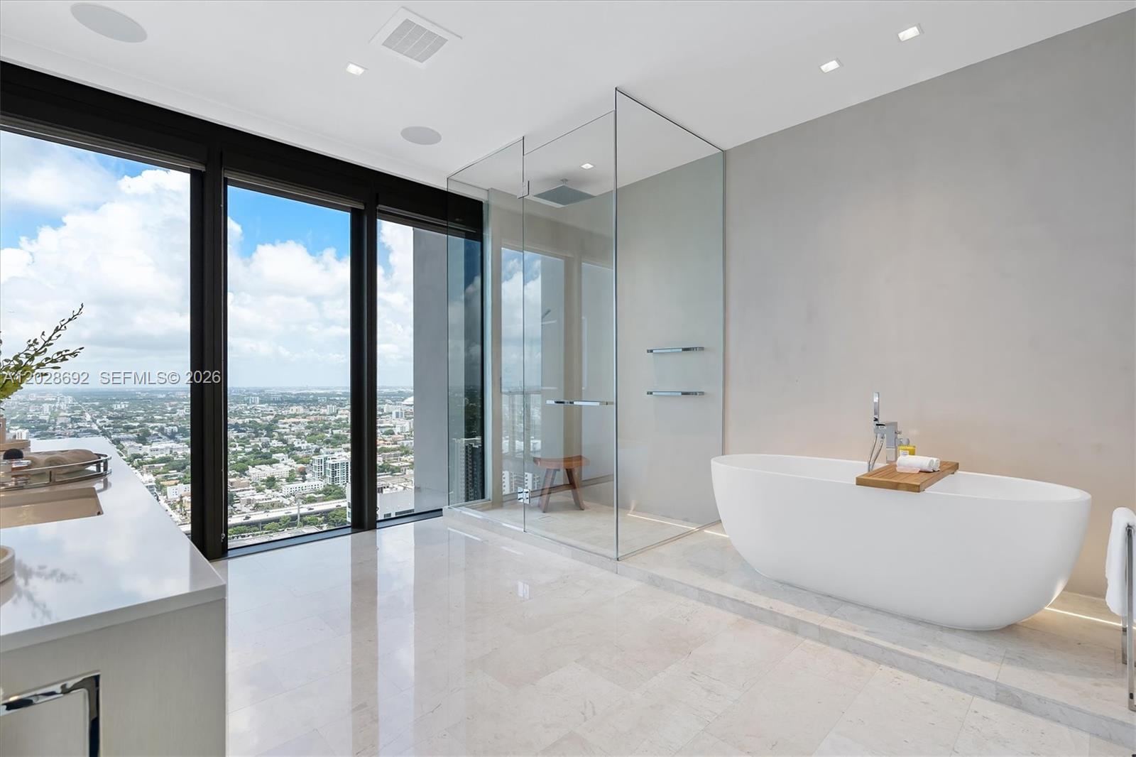 RISE CONDO - Residential