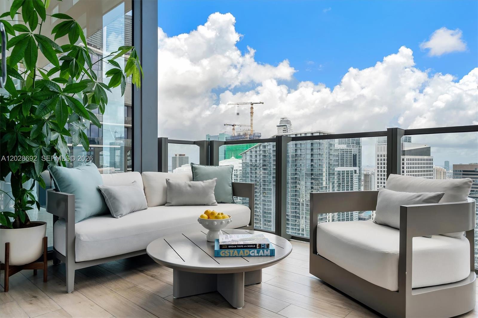 RISE CONDO - Residential