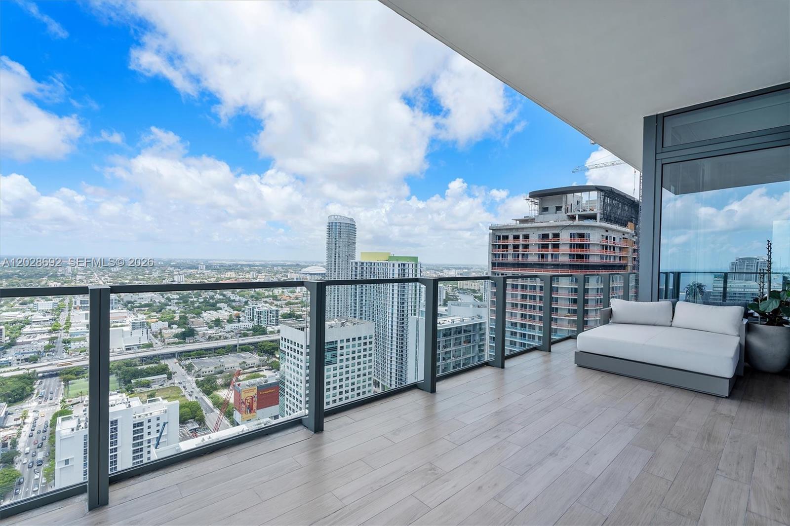 RISE CONDO - Residential