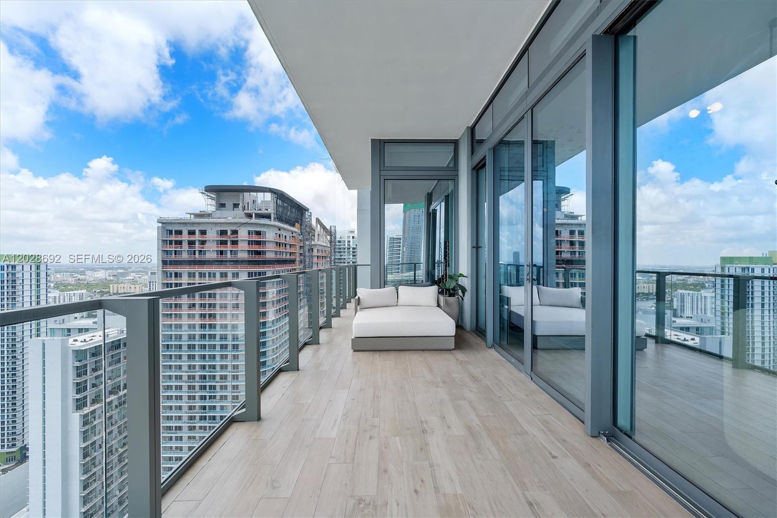 RISE CONDO - Residential