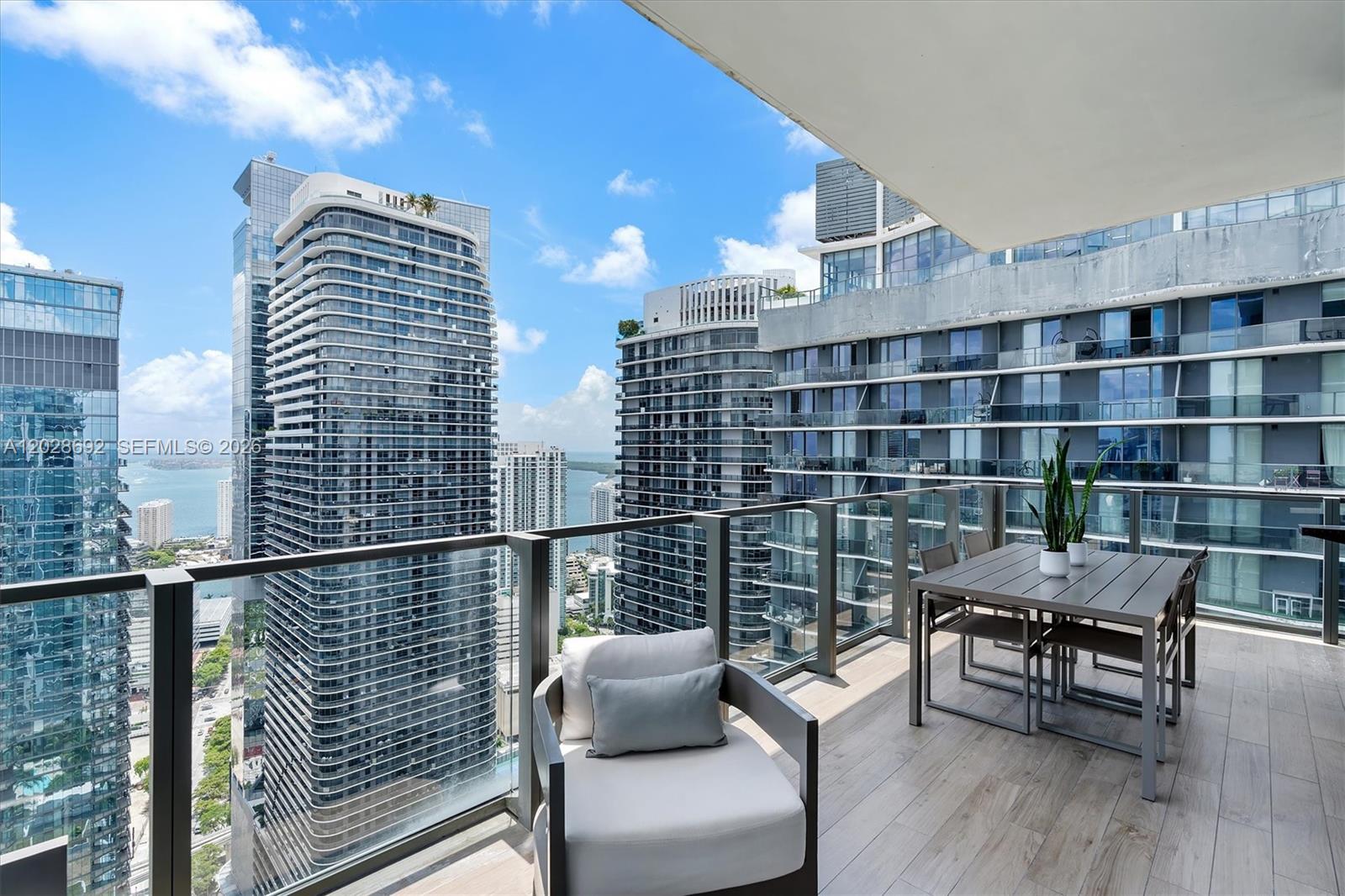 RISE CONDO - Residential