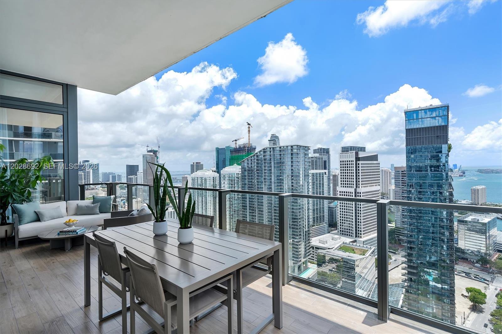 RISE CONDO - Residential